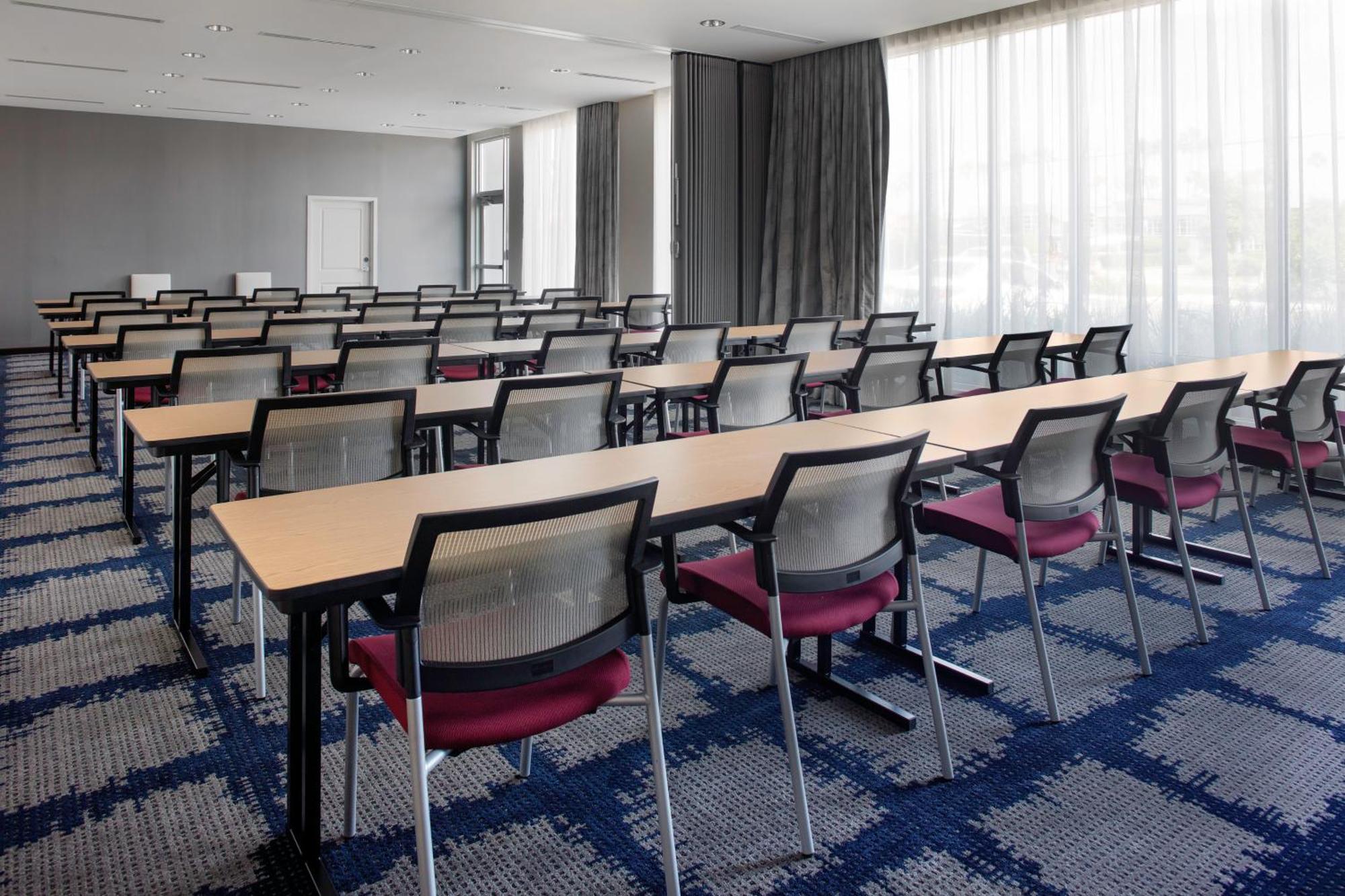 Hotel Towneplace By Marriott Airport