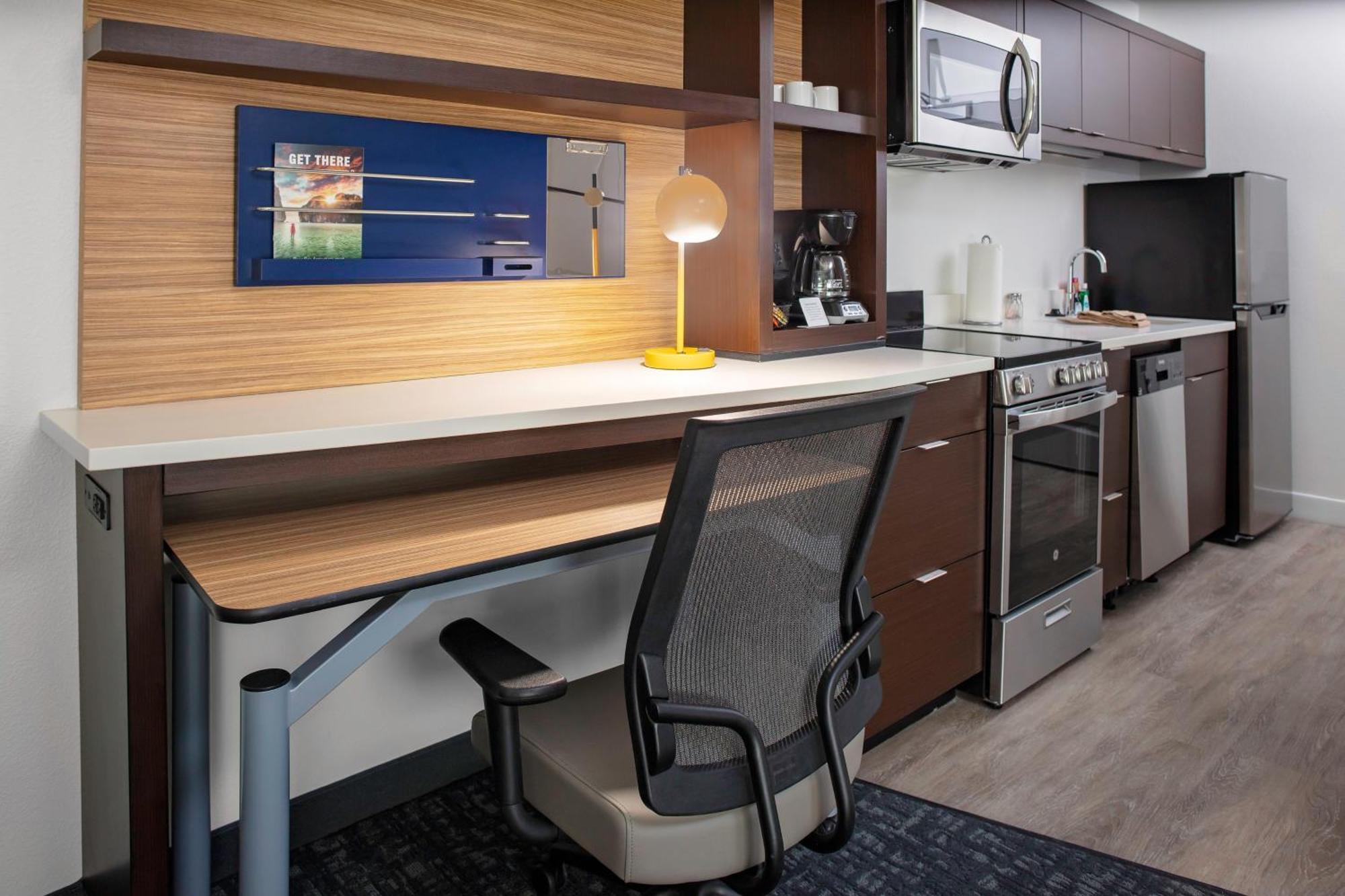 Towneplace By Marriott Airport Hotel