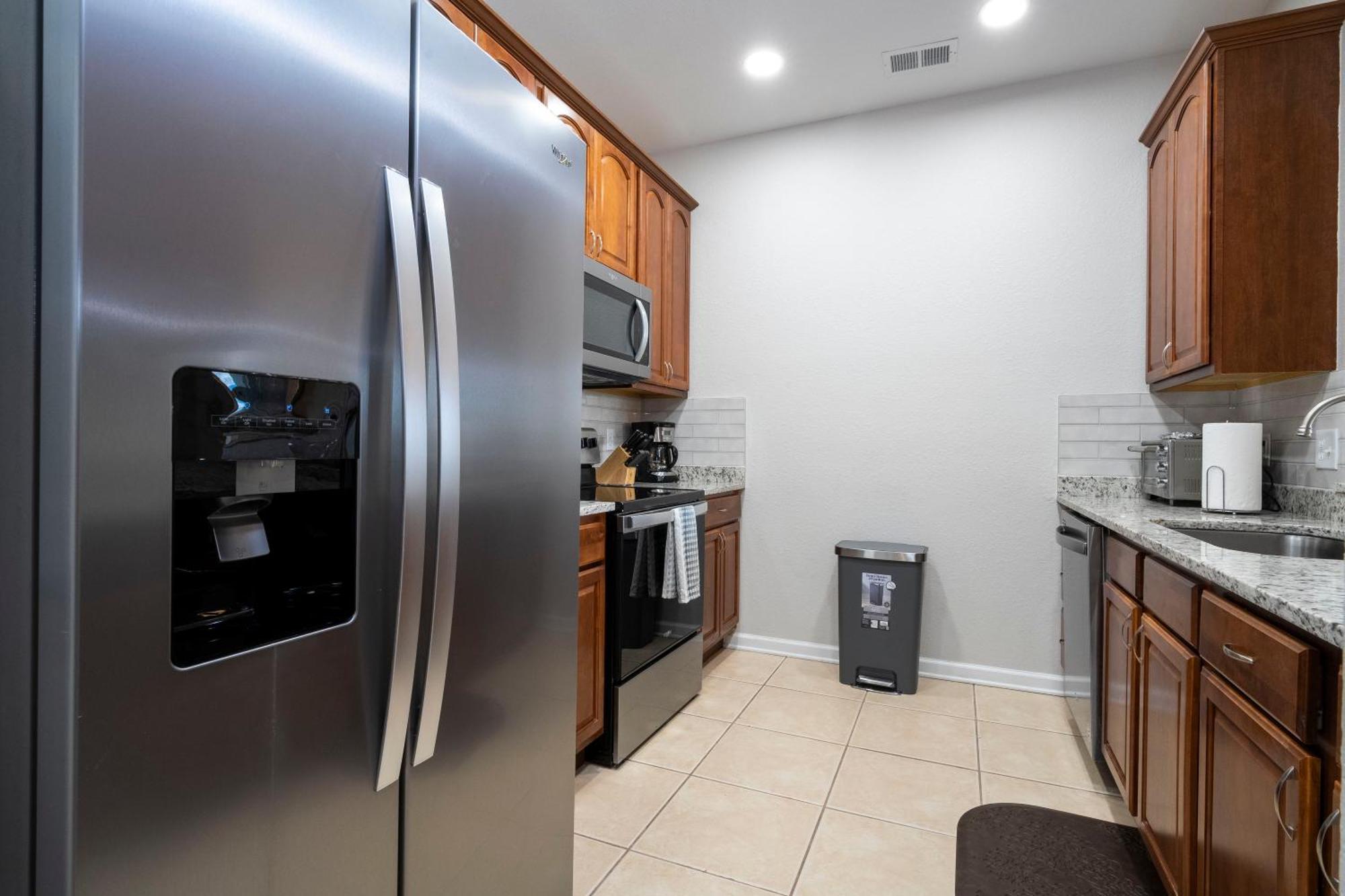 Location Location Near Parks! Int'l Dr Apartment