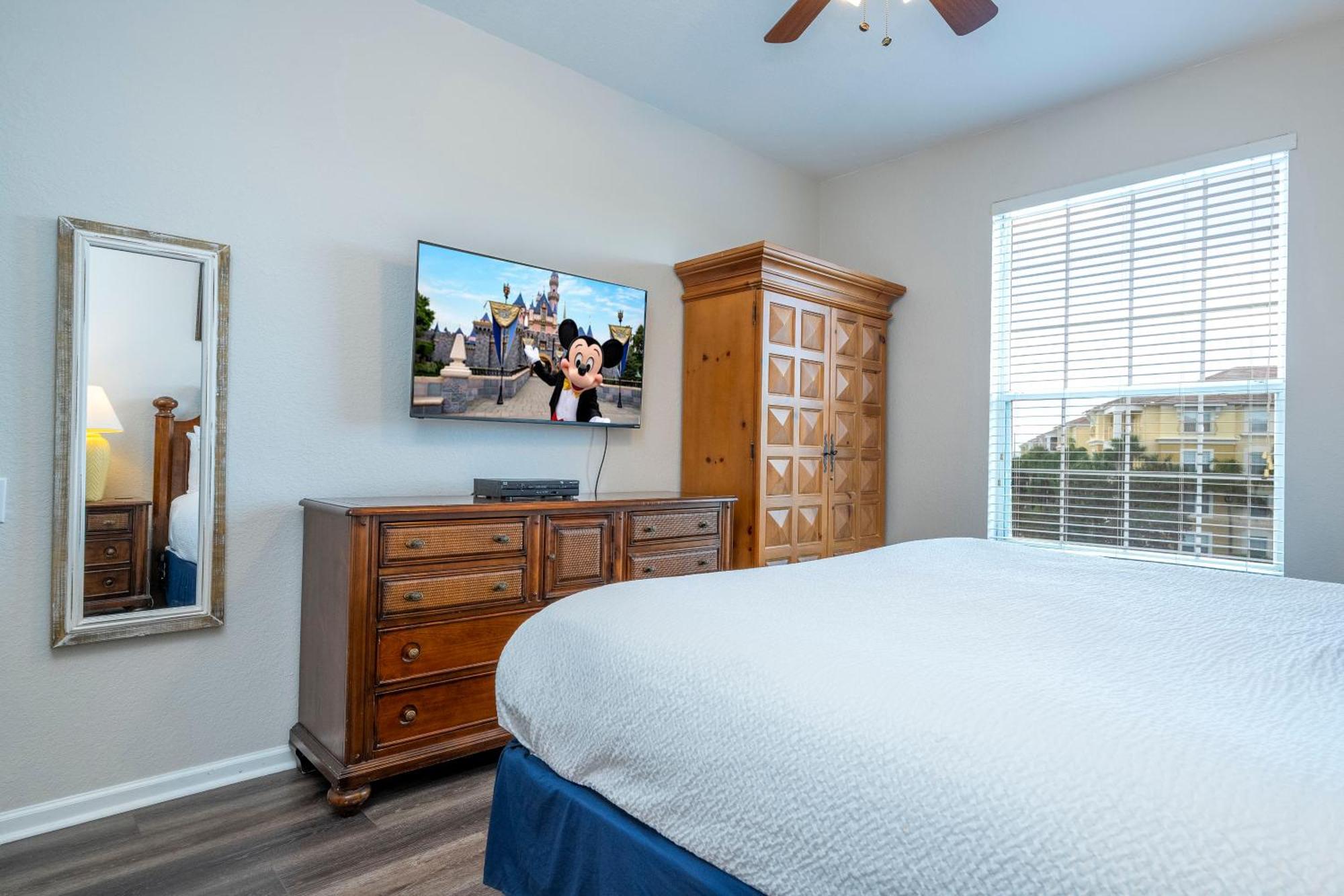 Location Location Near Parks! Int'l Dr Apartment *