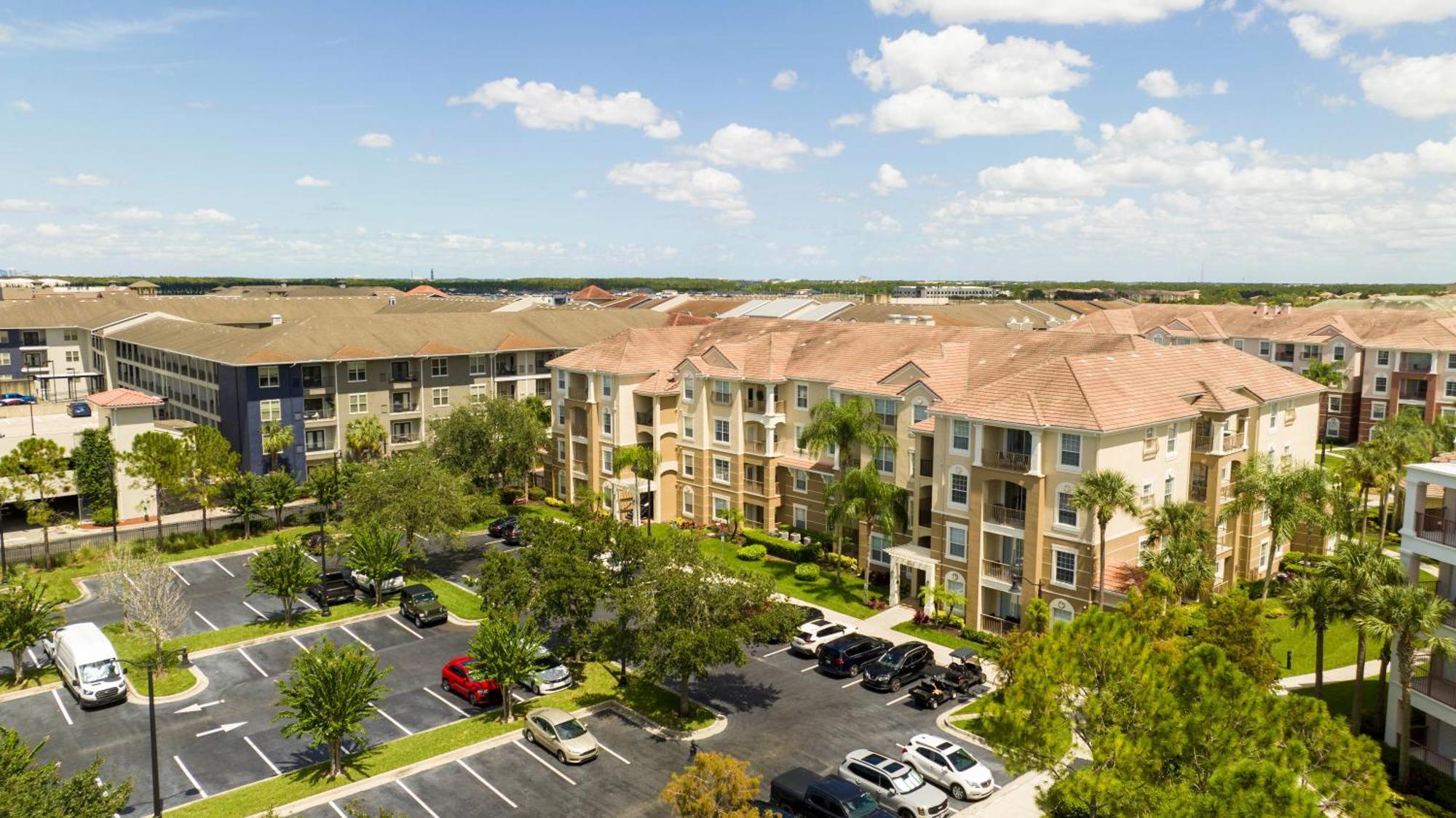 Location Location Near Parks! Int'l Dr Apartment *