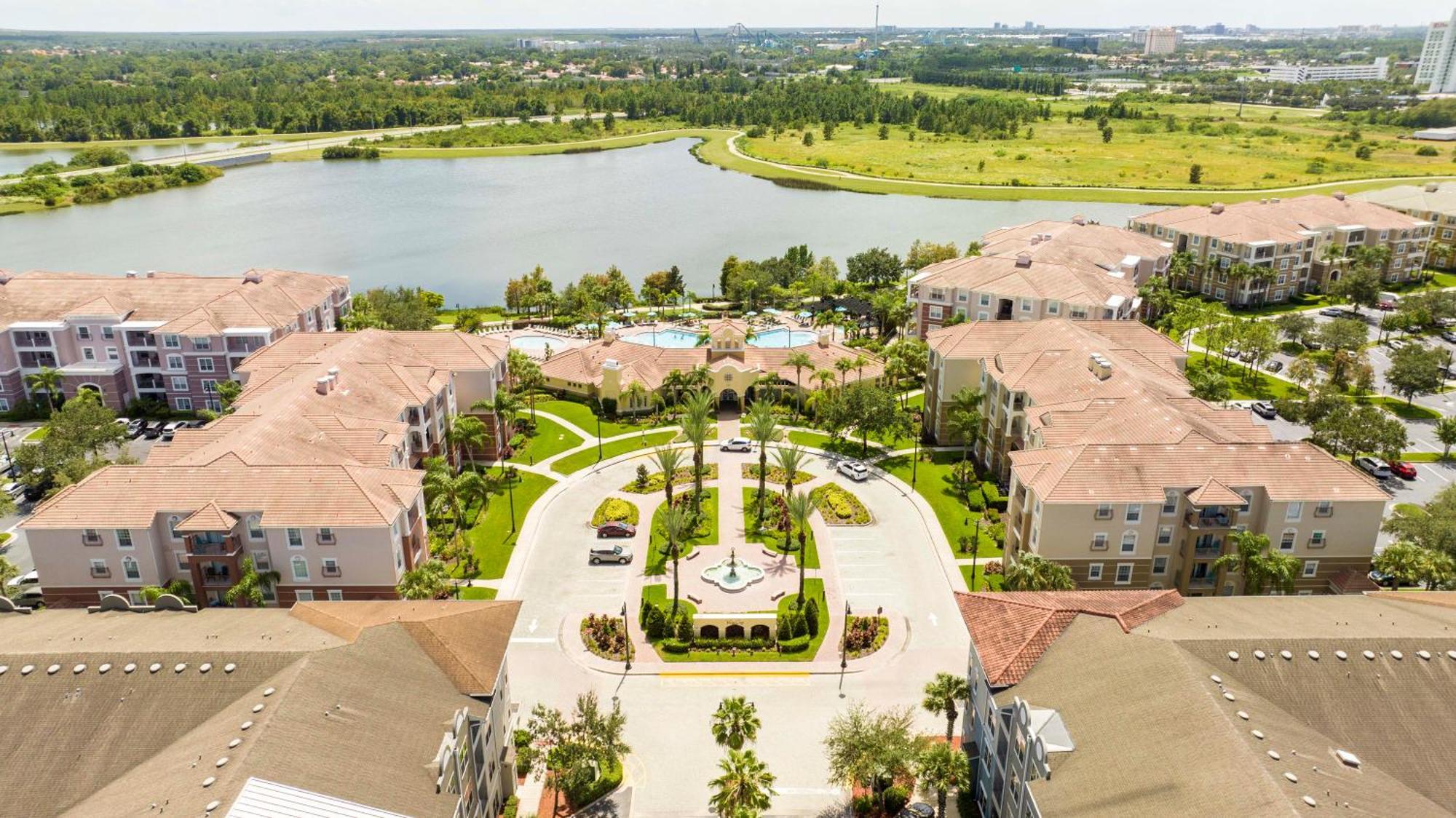 Location Location Near Parks! Int'l Dr Apartment
