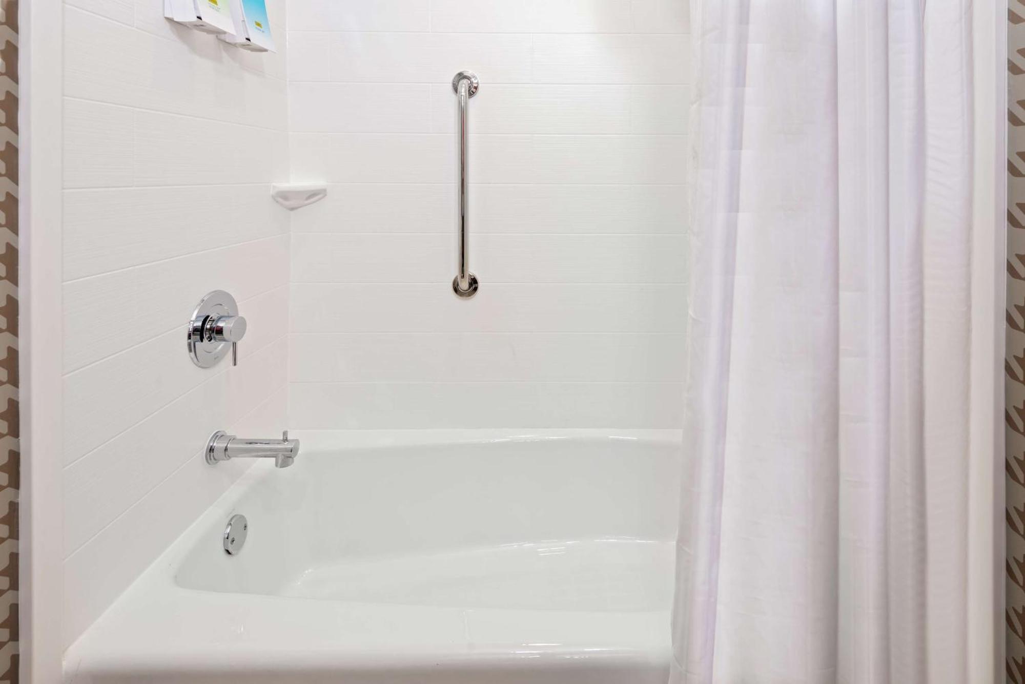Home2 By Hilton Near Universal Hotel 3*