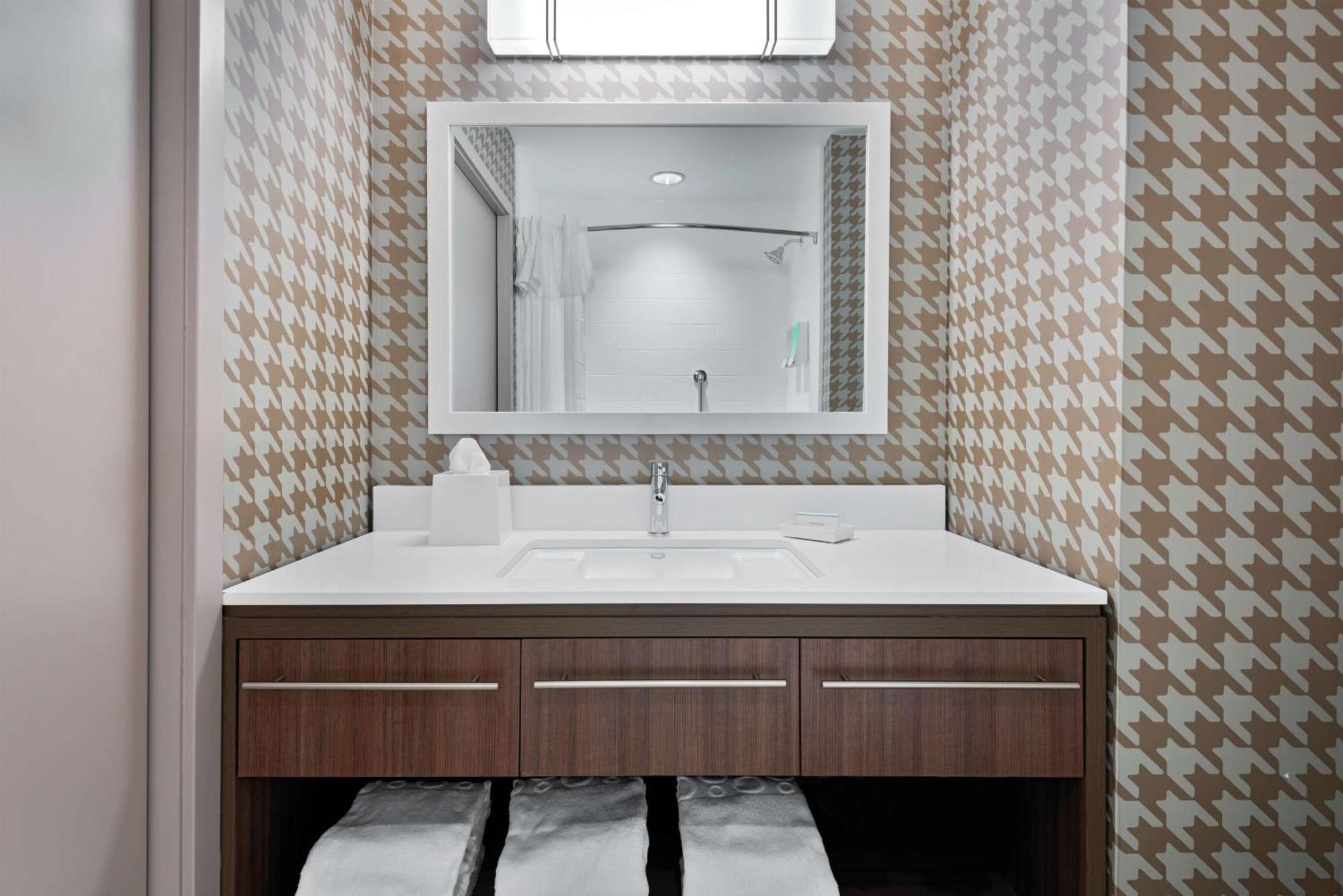 Home2 By Hilton Near Universal Hotel 3*