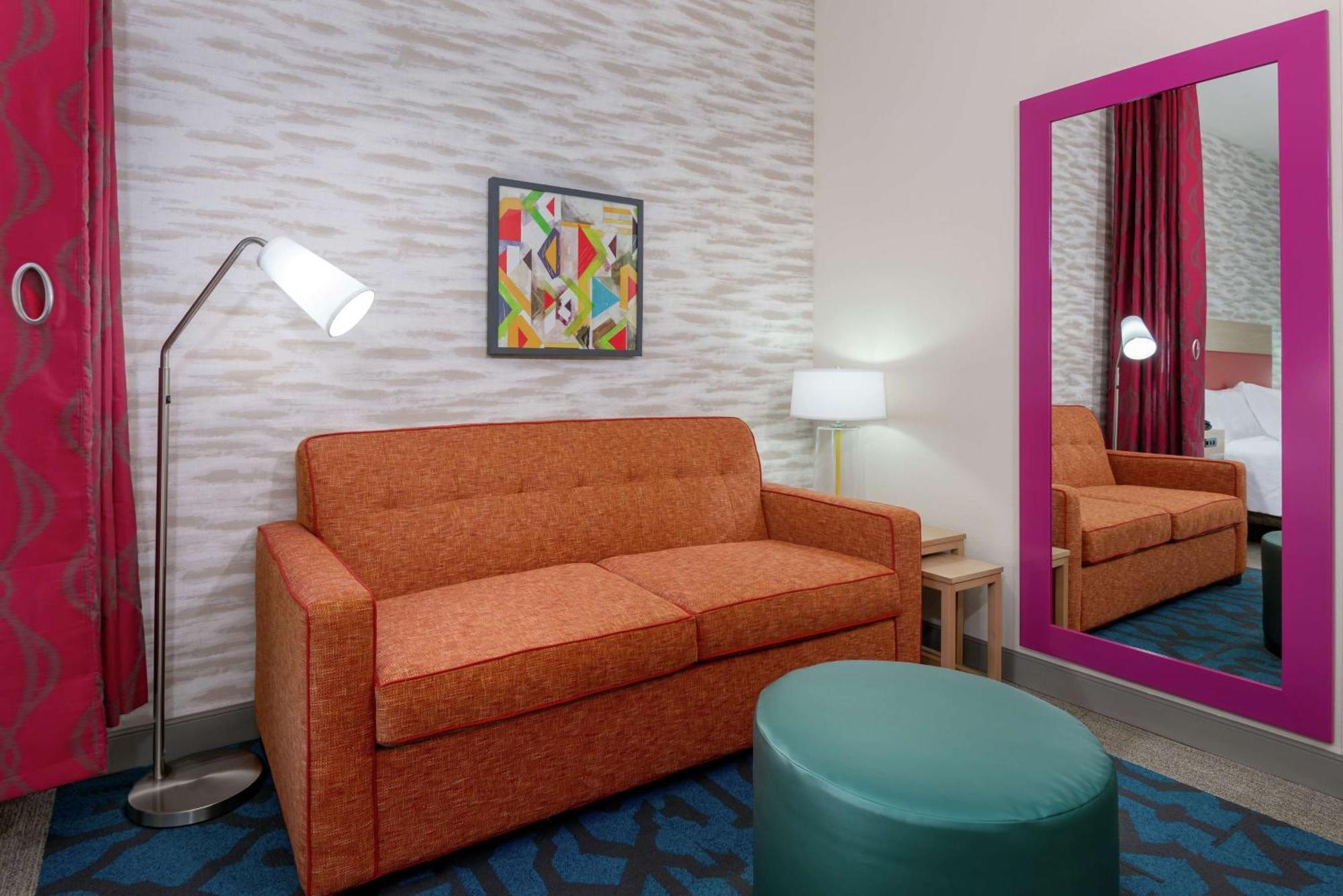 Home2 By Hilton Near Universal 3*