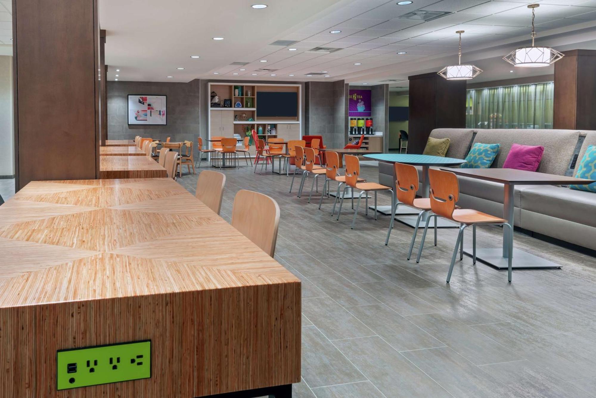 Hotel Home2 By Hilton Near Universal 3*