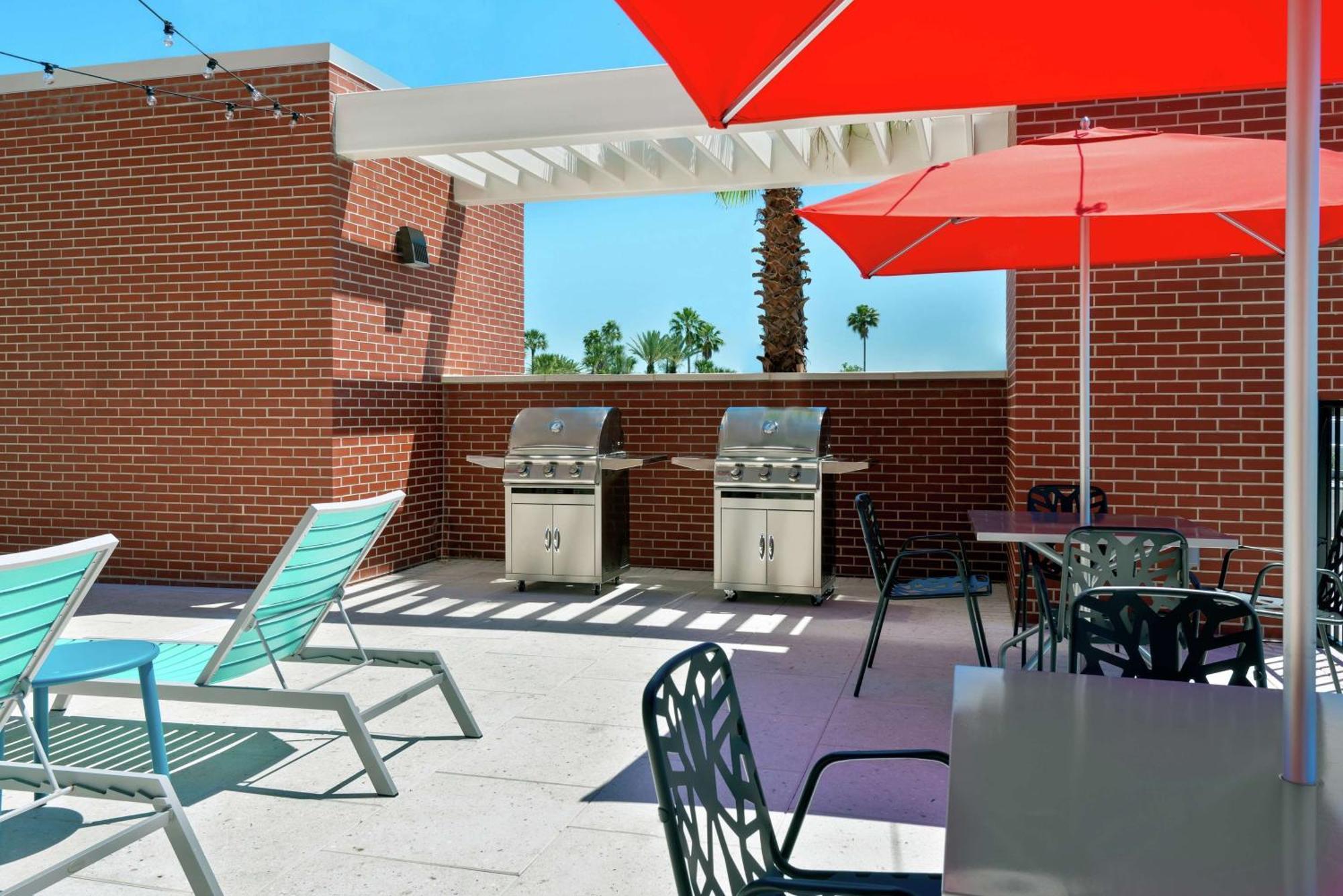 Hotel Home2 By Hilton Near Universal 3*