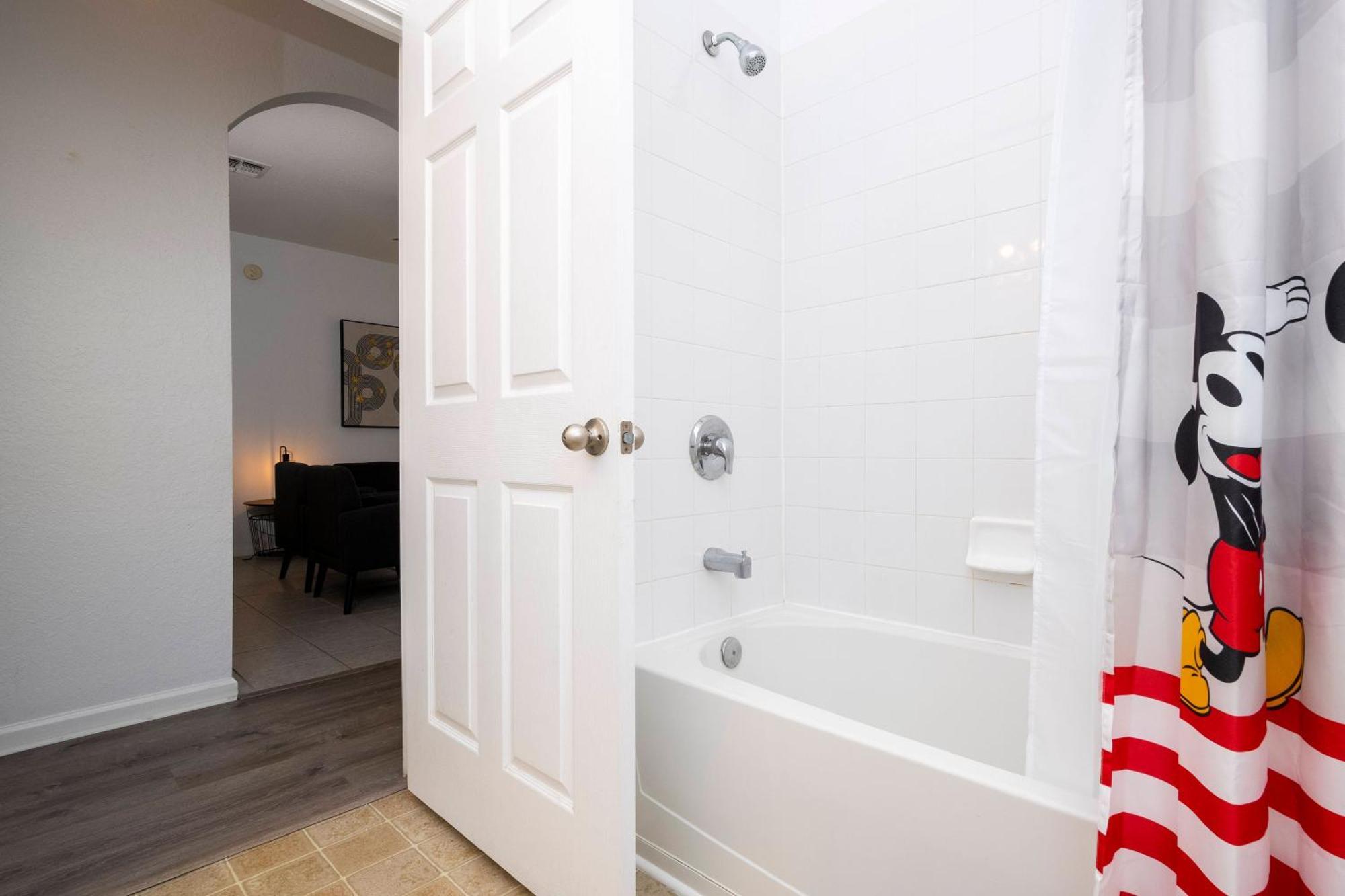 Enchanting - 2 Miles To - 203 Apartment *