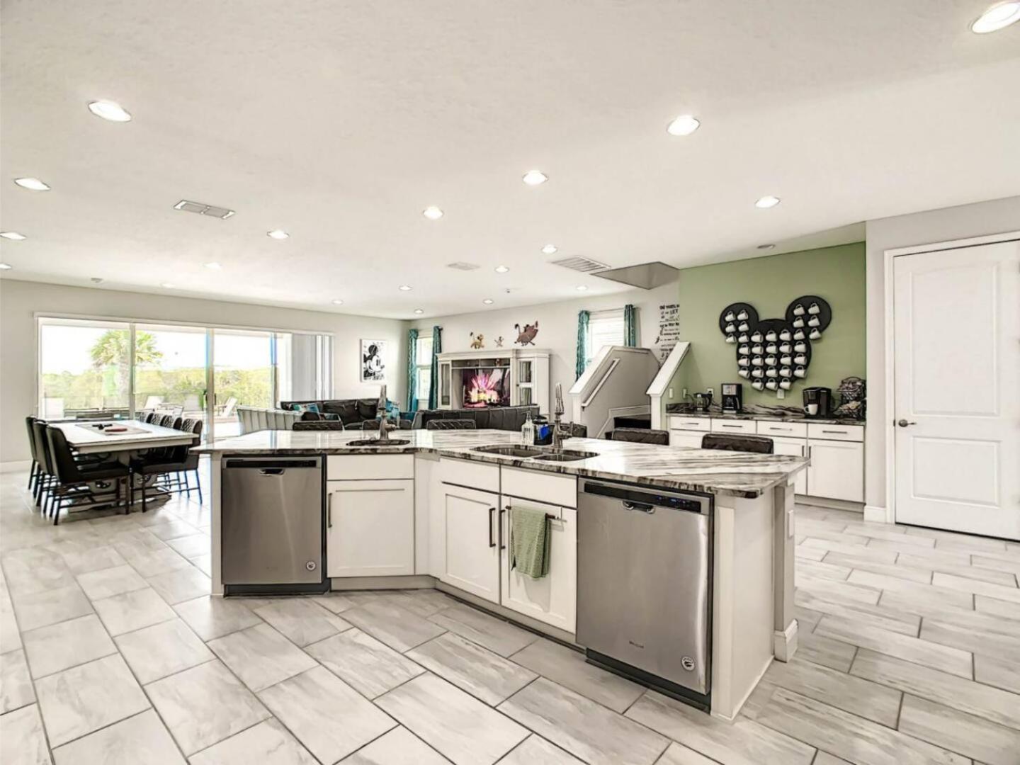 Stunning 11 Bedroom Themed House With Huge Pool Near Disney Holiday home