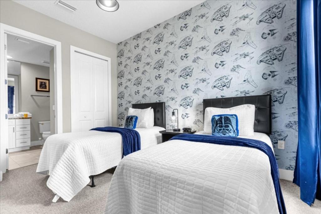6 Bedrooms - 7 Bathrooms - Summerville 2626 Ss