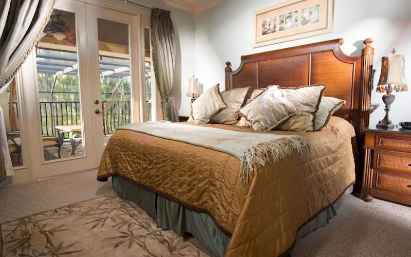 Lakeside Villa: Opulent 8br Paradise In St. Georges Manor, Formosa Gardens, Fl Apartment Orlando