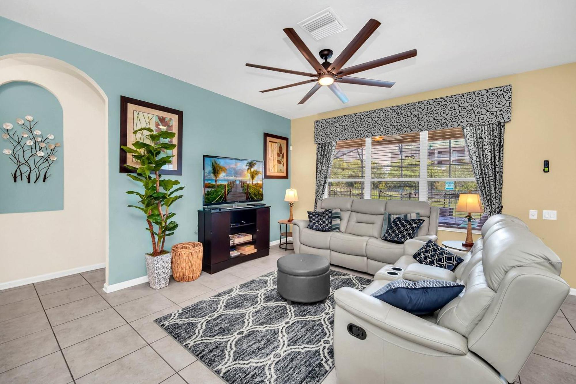 Private Screened Pool Home, Amenities Galore! Holiday home *