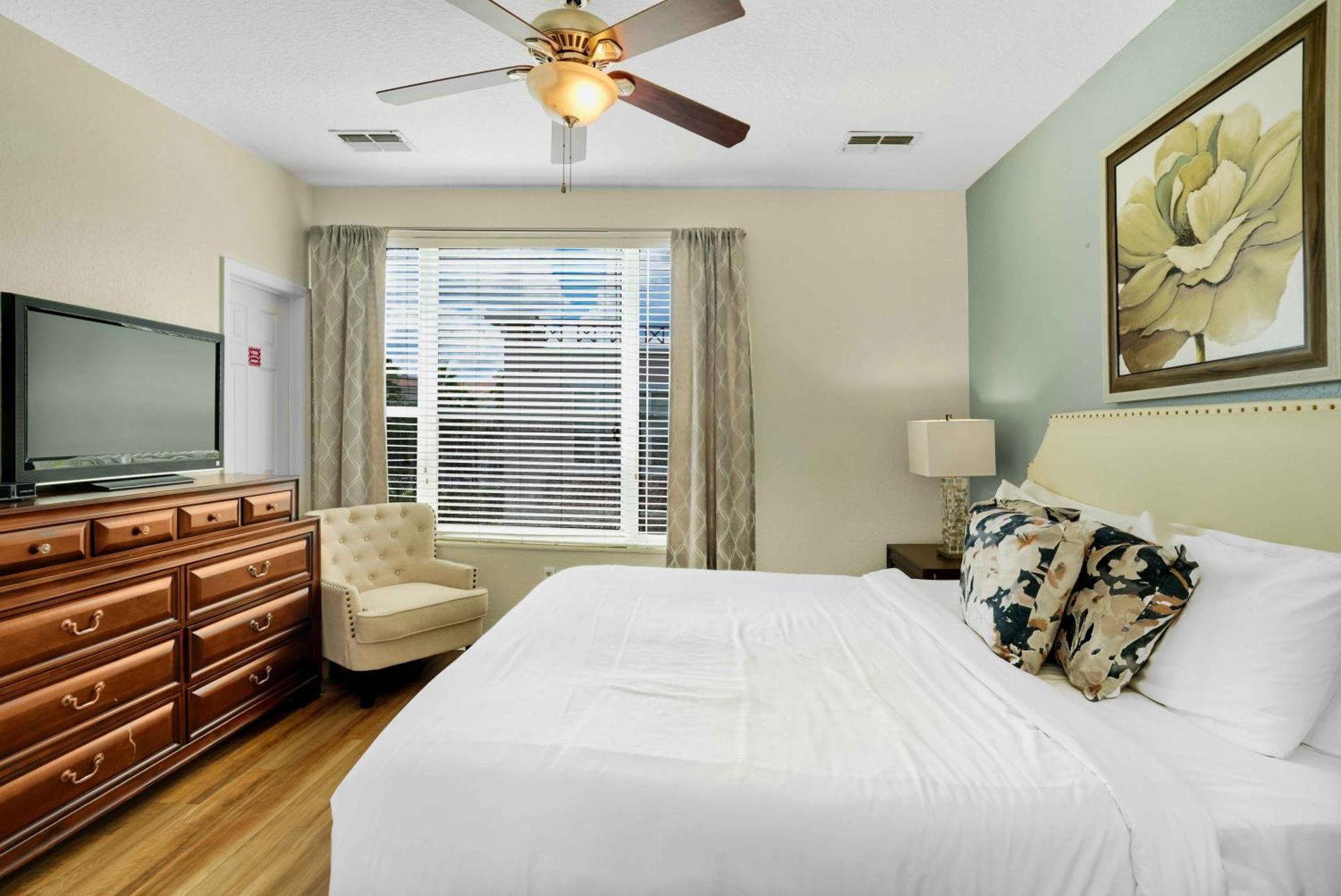 Holiday home Spacious Townhome Wpatio Garage Sleeps10 *