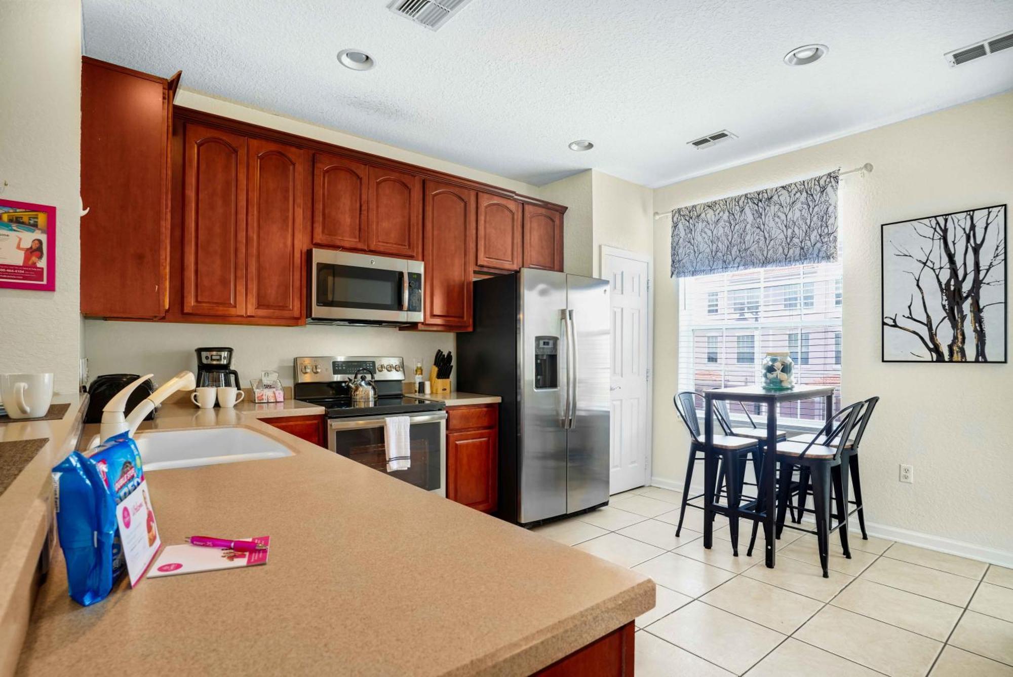 Spacious Townhome Wpatio Garage Sleeps10 Holiday home Orlando