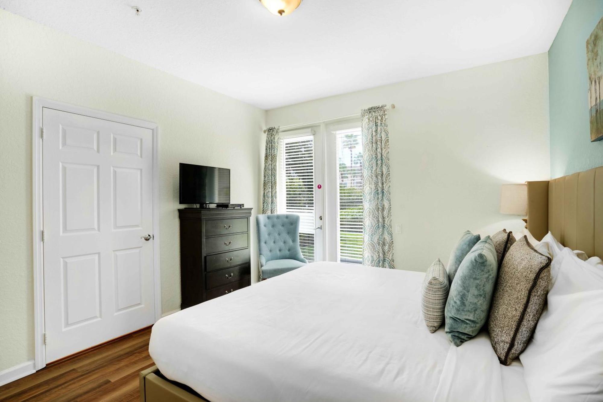 Holiday home Spacious Townhome Wpatio Garage Sleeps10 Orlando