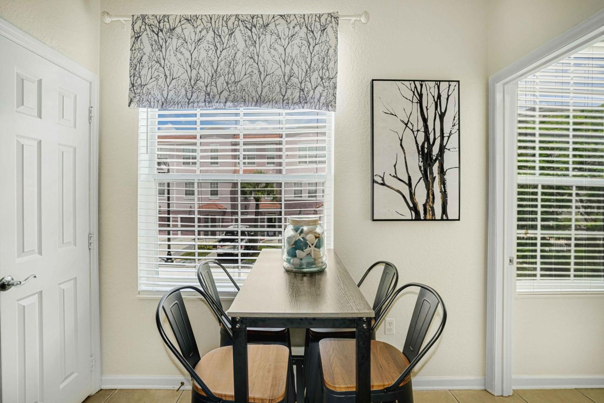 Holiday home Spacious Townhome Wpatio Garage Sleeps10