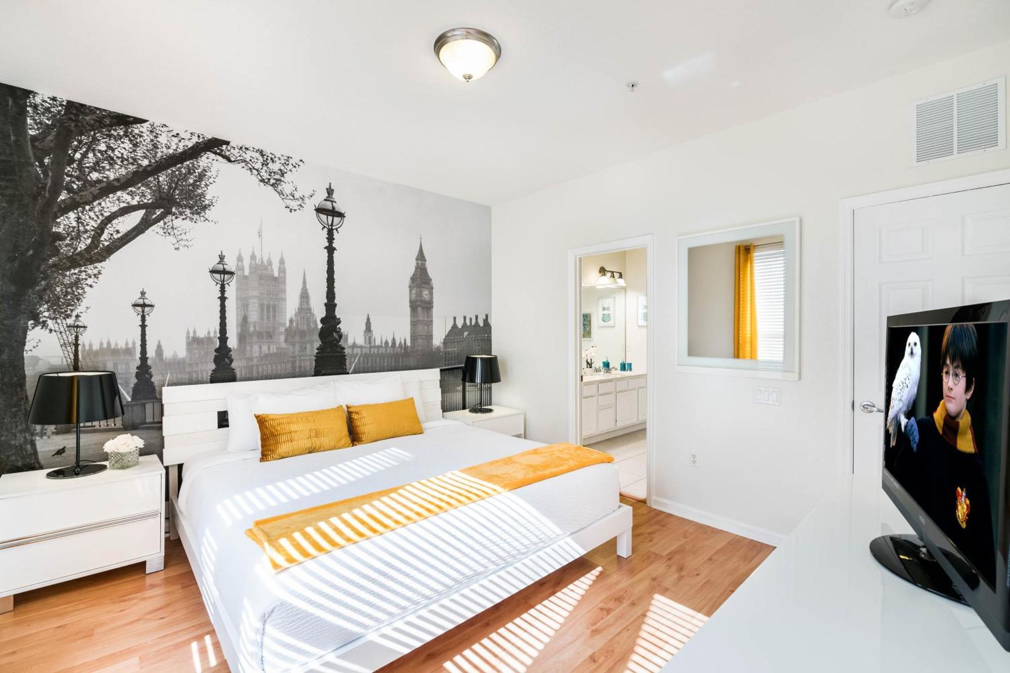 Holiday home Beautiful Newly Updated Townhome Sleeps 10 *
