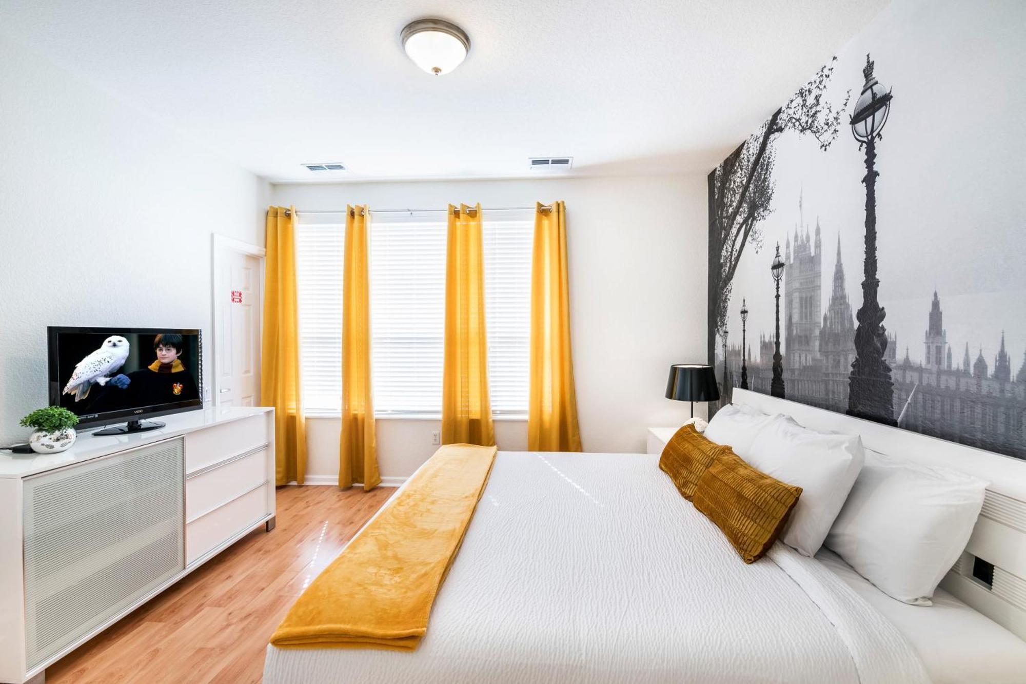 Beautiful Newly Updated Townhome Sleeps 10 Holiday home *