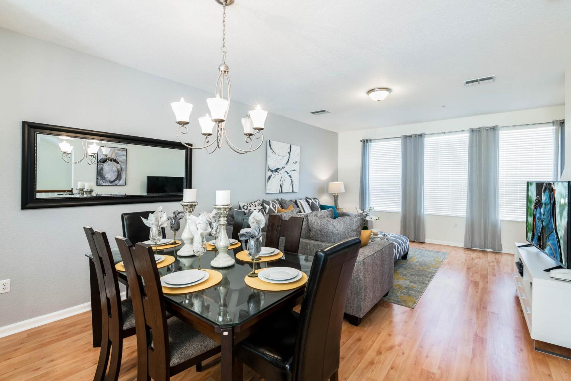 Holiday home Beautiful Newly Updated Townhome Sleeps 10