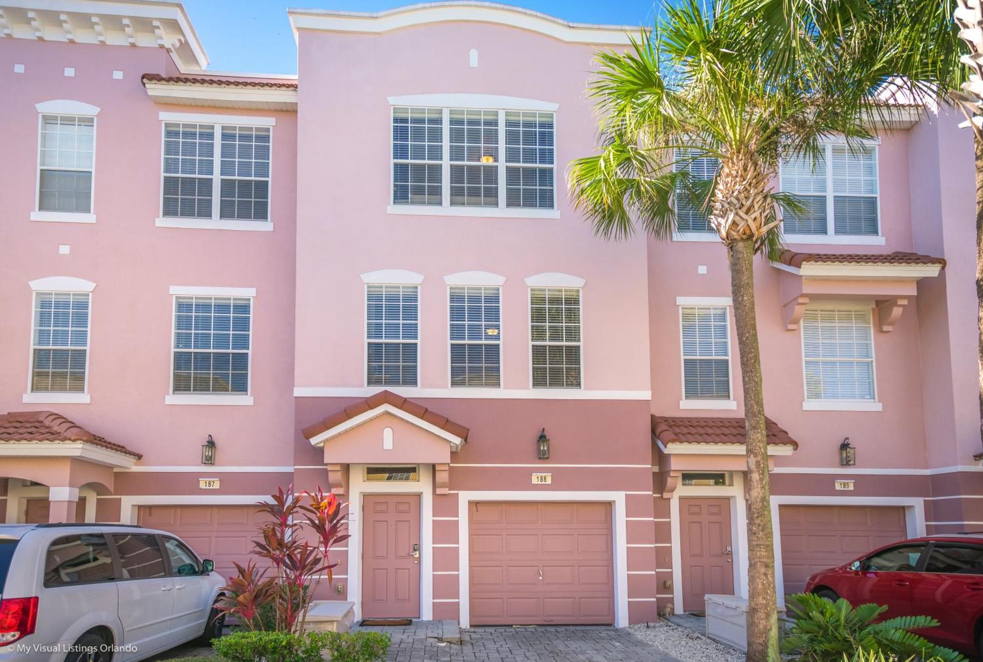 Beautiful Newly Updated Townhome Sleeps 10 * Orlando