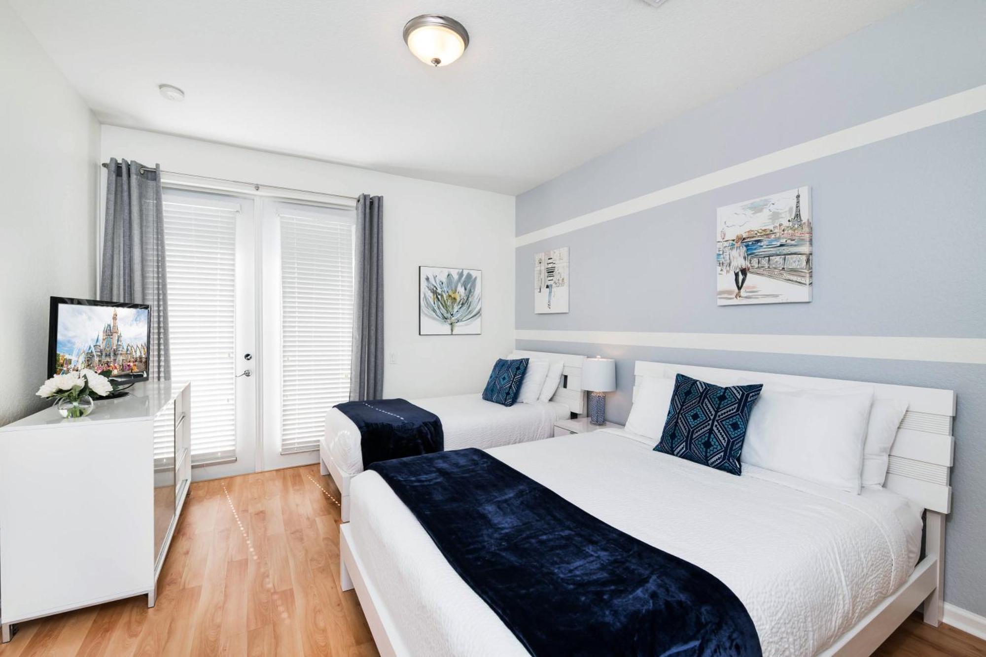 Holiday home Beautiful Newly Updated Townhome Sleeps 10 *