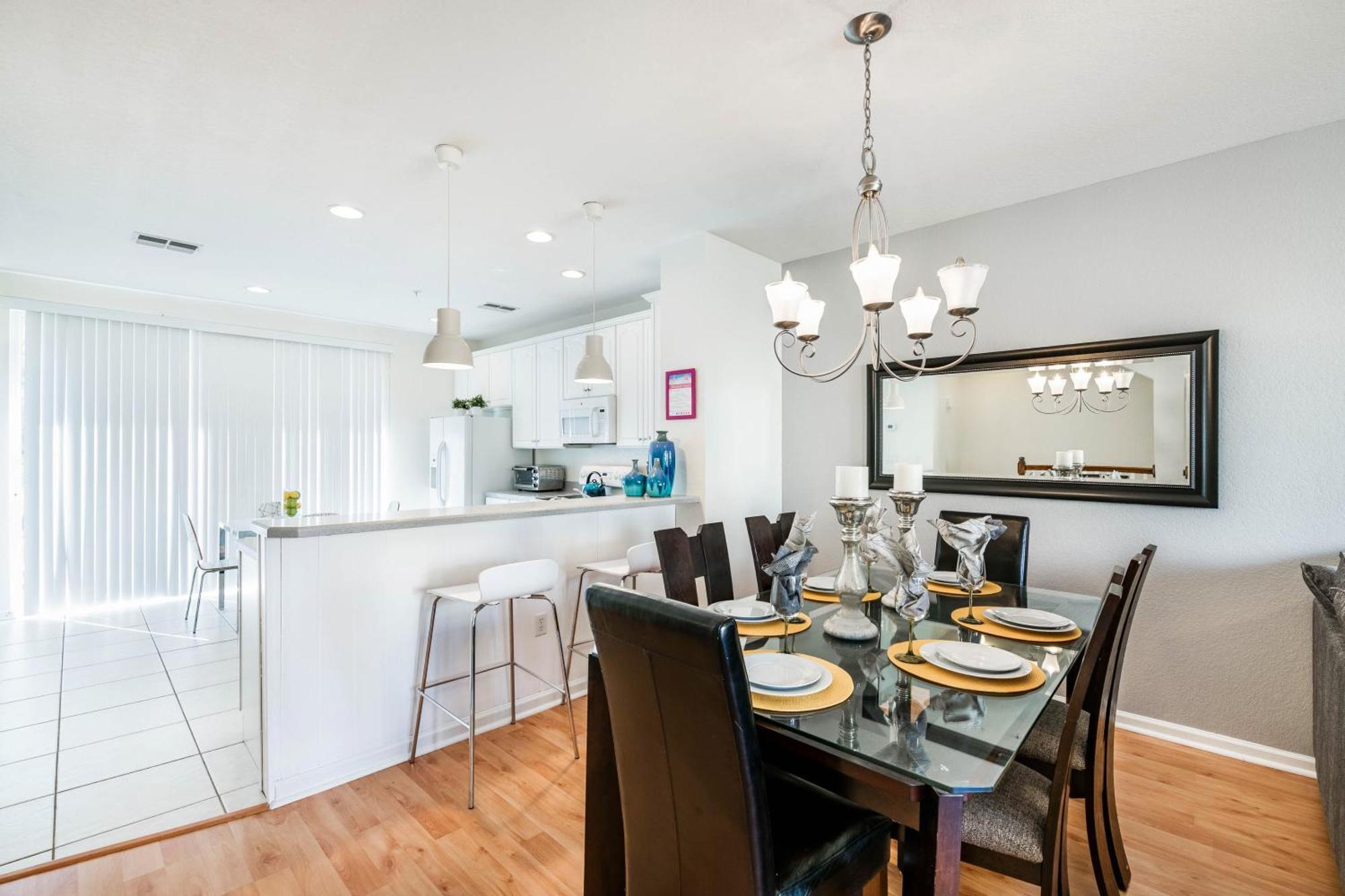 Beautiful Newly Updated Townhome Sleeps 10 Holiday home Orlando