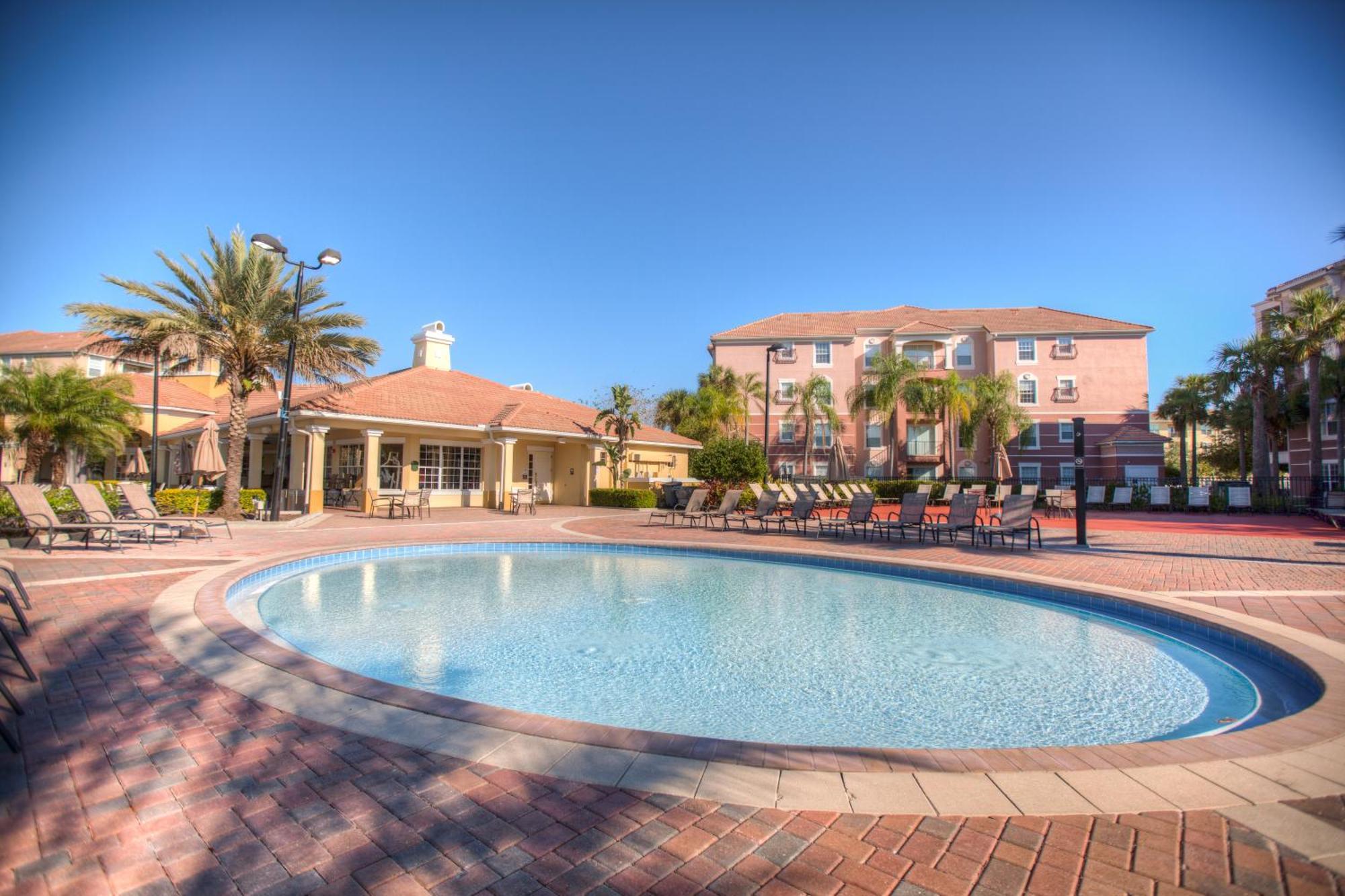 Beautiful Newly Updated Townhome Sleeps 10 *