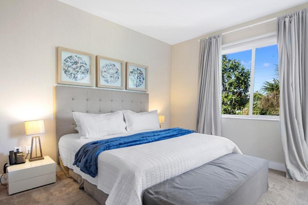 4 Bedroom- 4,5 Bathroom Magic Village 3239 Ba