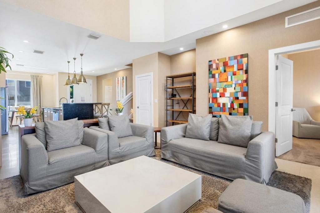 4 Bedroom- 4,5 Bathroom Magic Village 3239 Ba *
