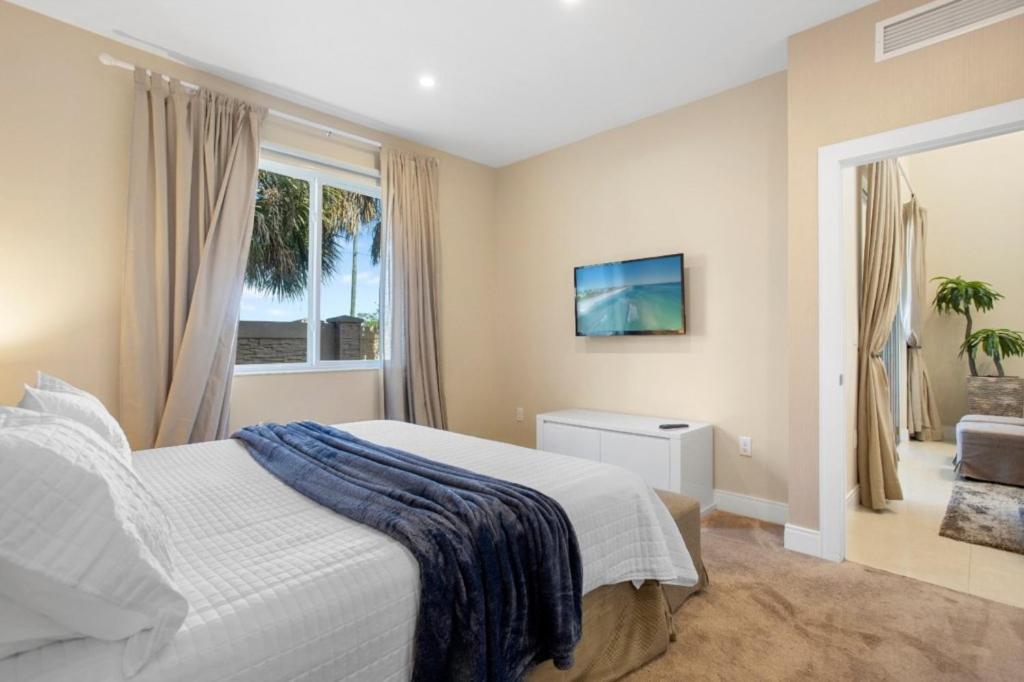 4 Bedroom- 4,5 Bathroom Magic Village 3239 Ba Holiday home *