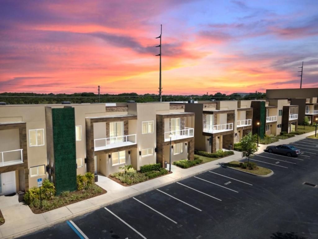 4 Bedroom- 4,5 Bathroom Magic Village 3239 Ba *