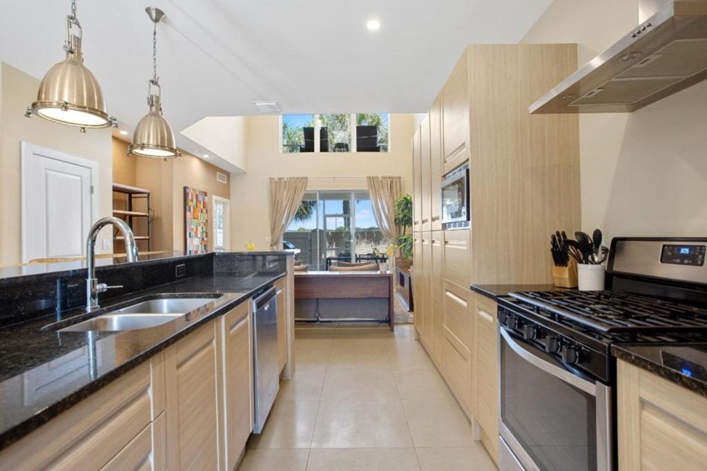 4 Bedroom- 4,5 Bathroom Magic Village 3239 Ba