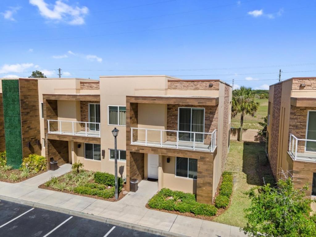 4 Bedroom- 4,5 Bathroom Magic Village 3239 Ba *