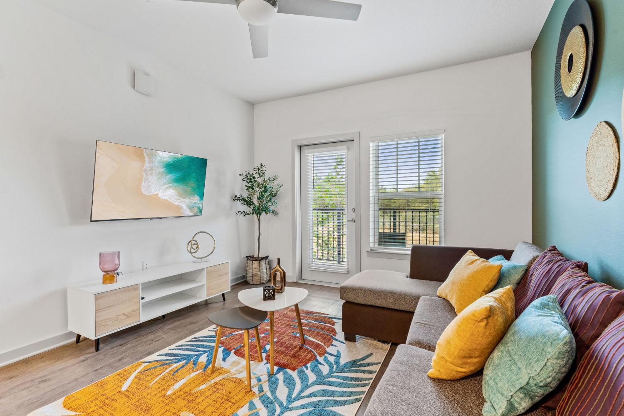 Apartment Complete ,10 Min To Parks Pets Allowed, Resort-style Amenities *