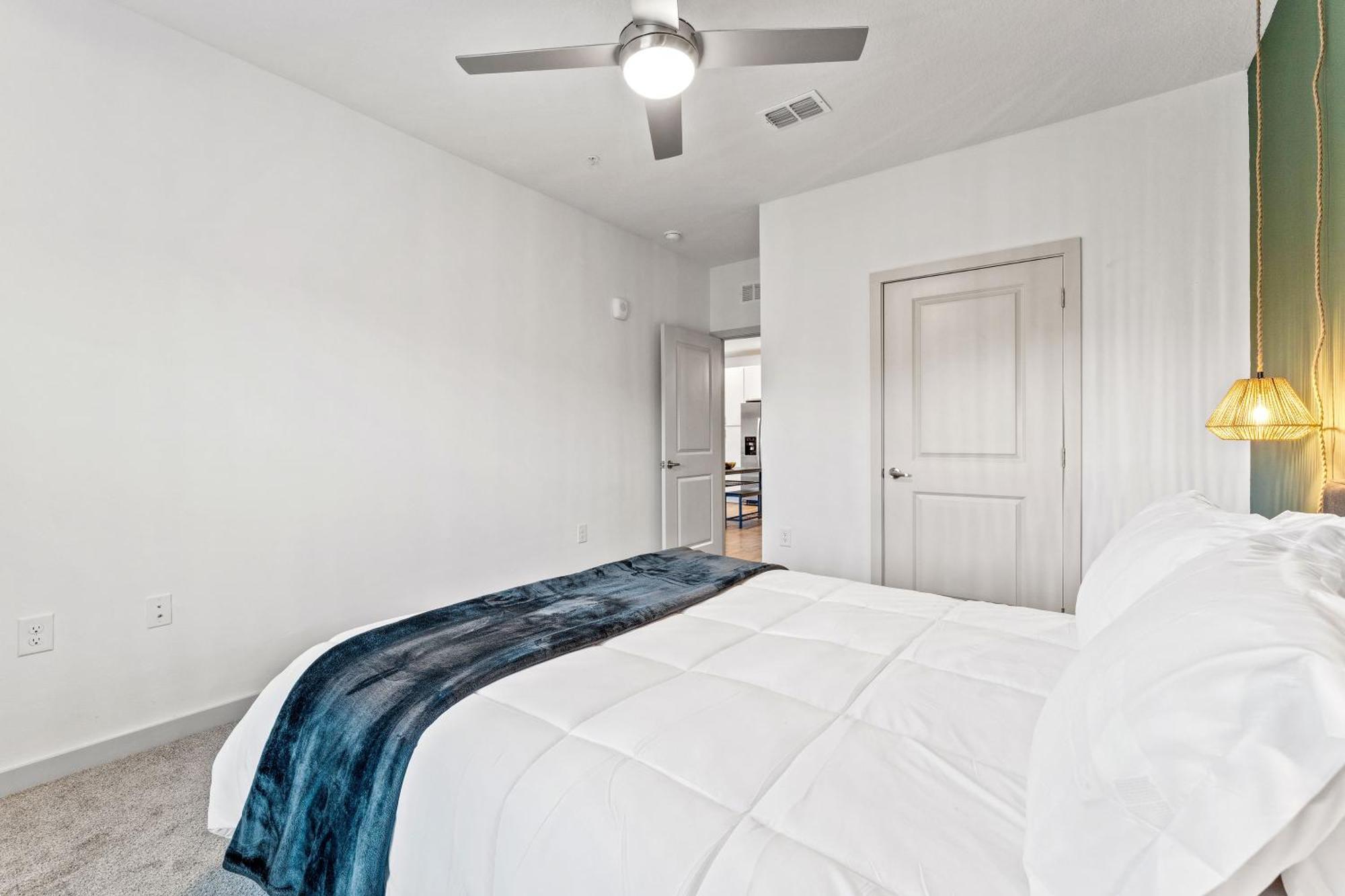 Apartment Complete ,10 Min To Parks Pets Allowed, Resort-style Amenities *