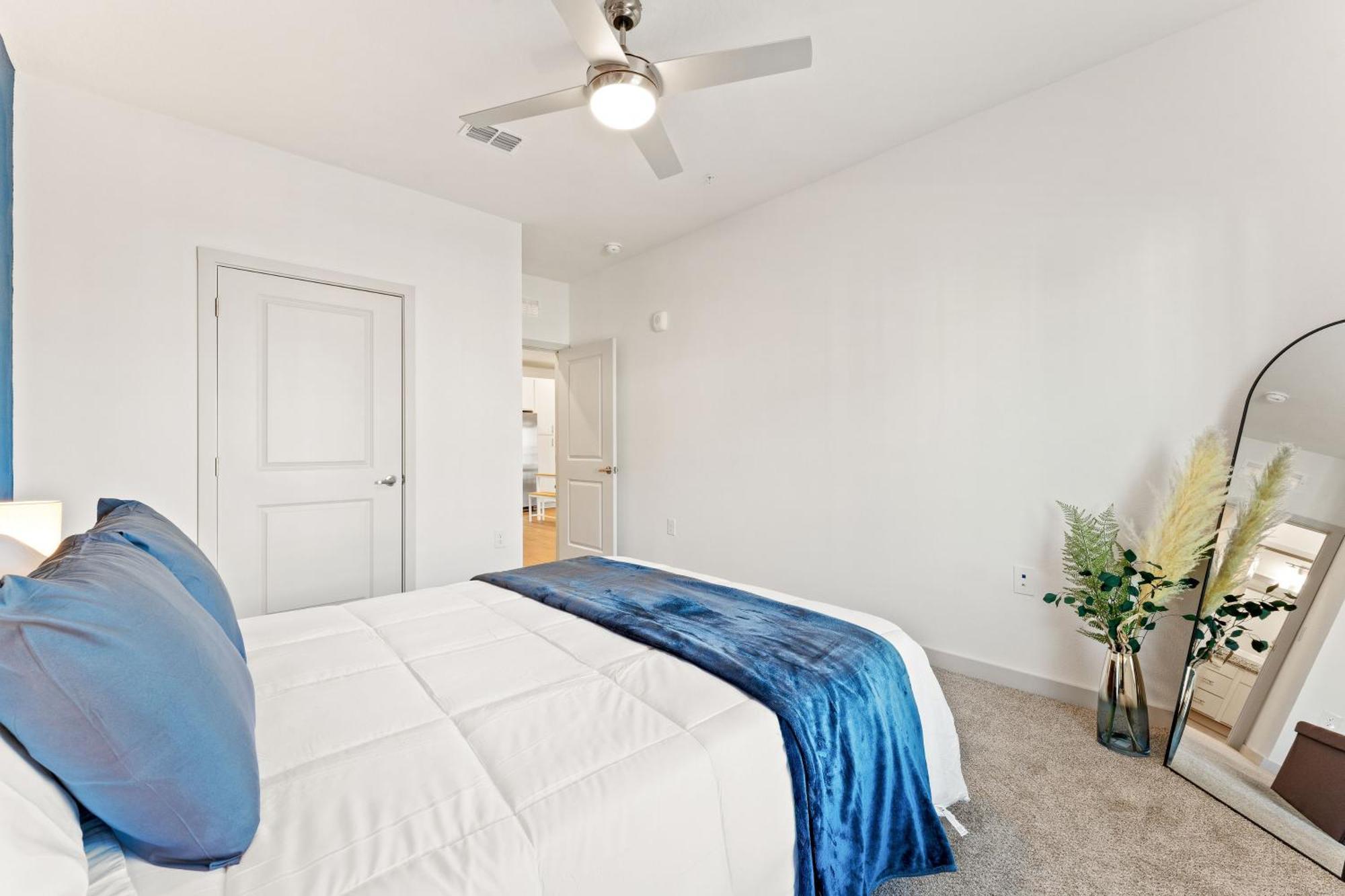 Complete Tranquil 10 Min To Parks Allows Pets, Resort-style Amenities Apartment