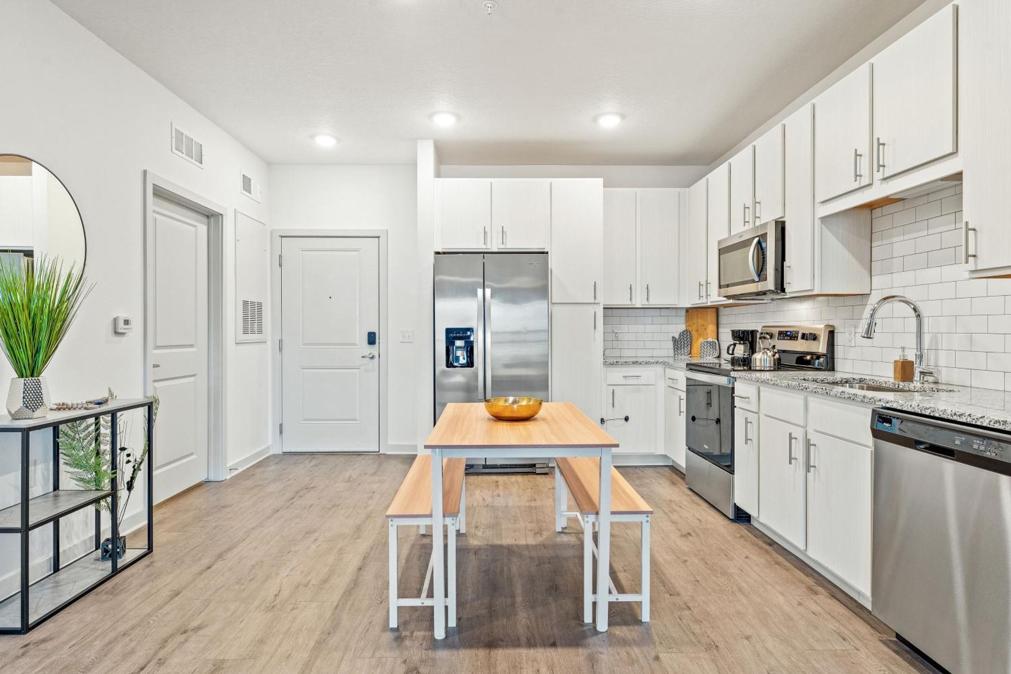 Complete Tranquil 10 Min To Parks Allows Pets, Resort-style Amenities *