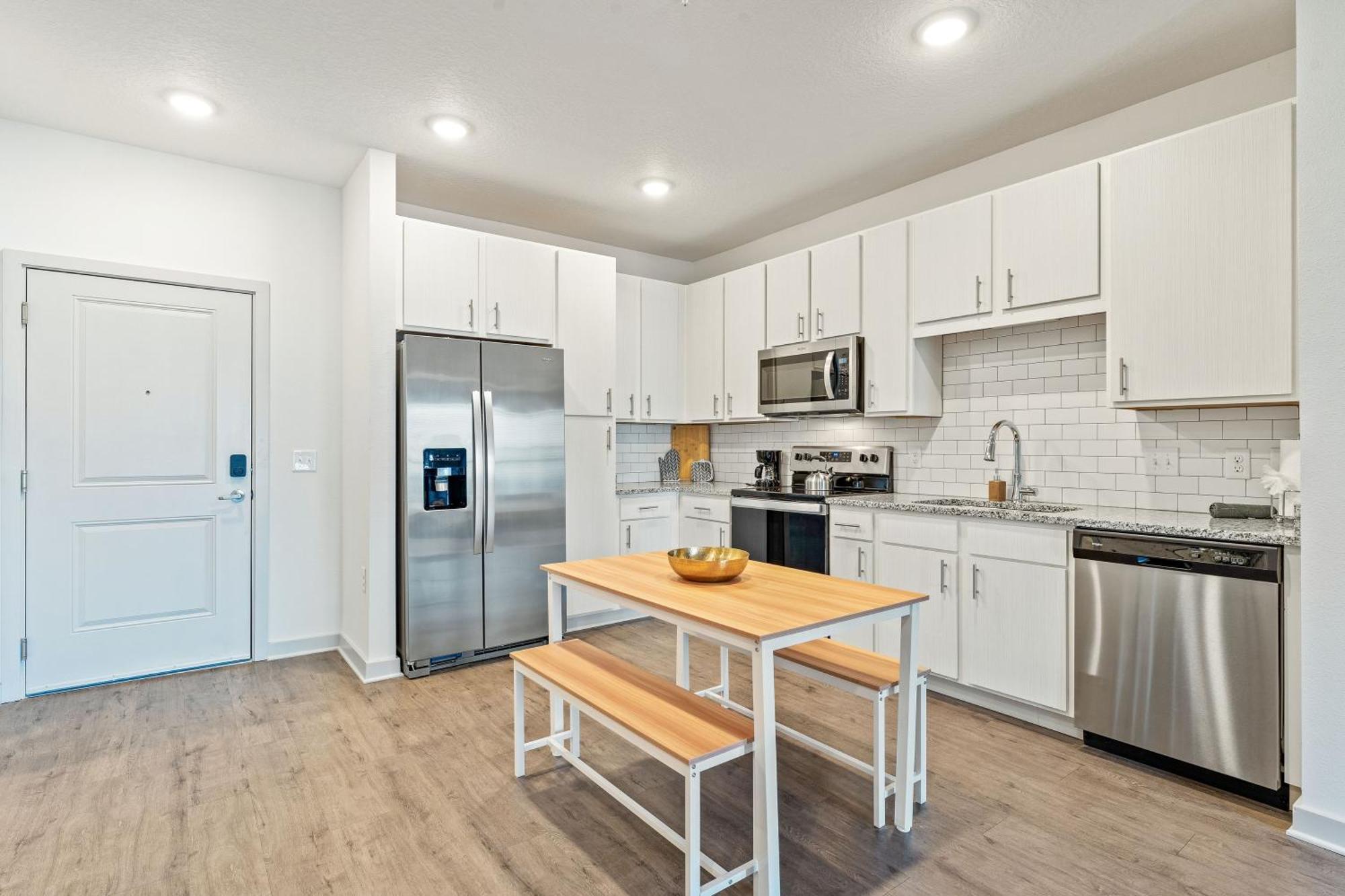 Apartment Complete Tranquil 10 Min To Parks Allows Pets, Resort-style Amenities