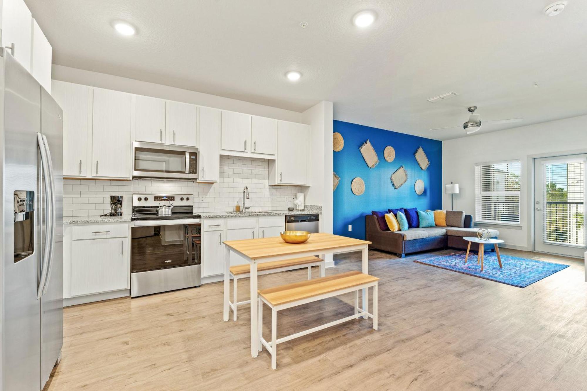 Complete Tranquil 10 Min To Parks Allows Pets, Resort-style Amenities Apartment