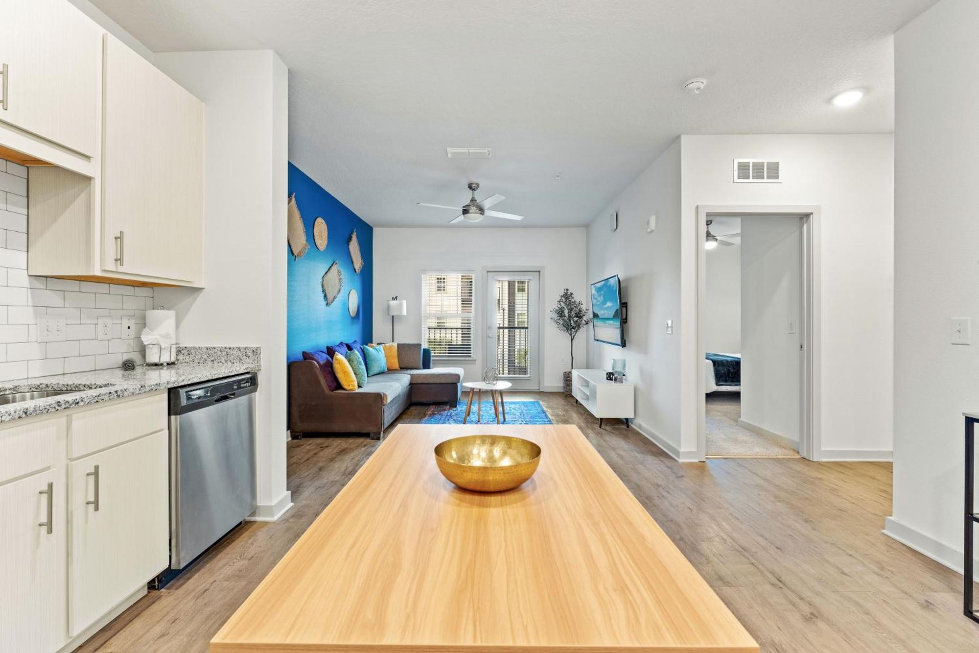 Complete Tranquil 10 Min To Parks Allows Pets, Resort-style Amenities Apartment *