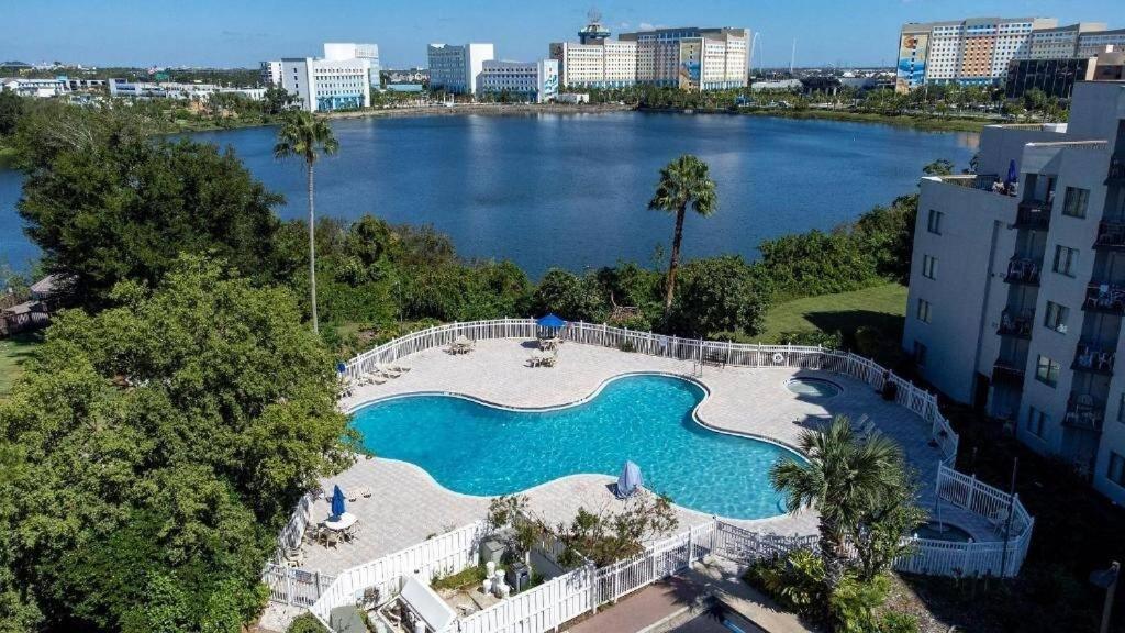 Cozy 2br Condo-modern-best Location-6165