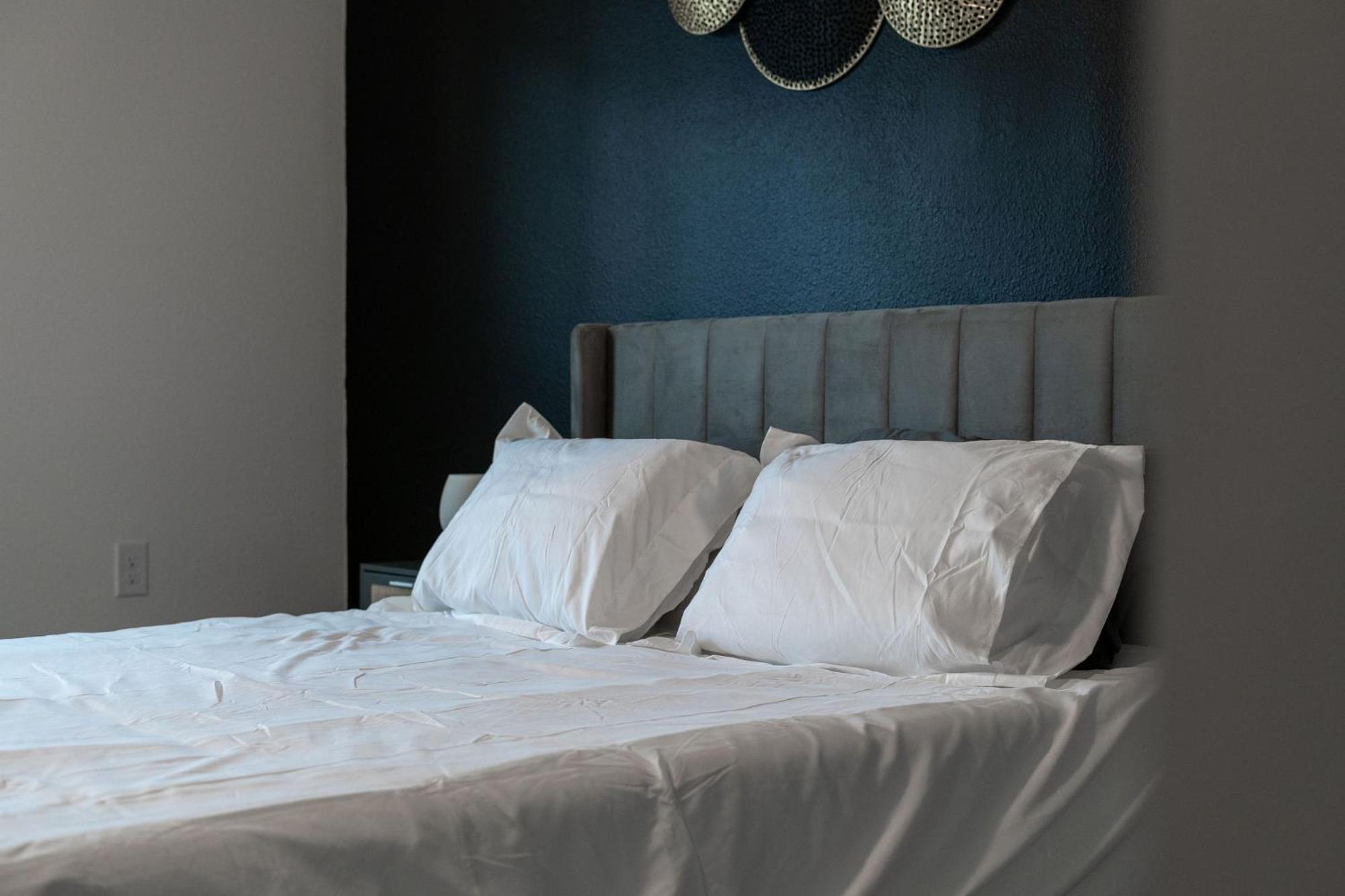 Complete Contemporary 10 Min To Parks Pets Allowed, Resort-style Amenities *