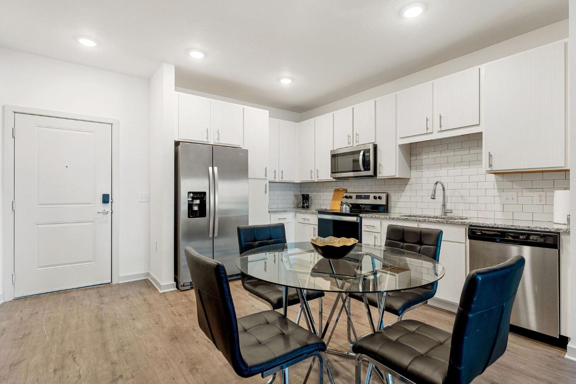 Complete Contemporary 10 Min To Parks Pets Allowed, Resort-style Amenities * Orlando