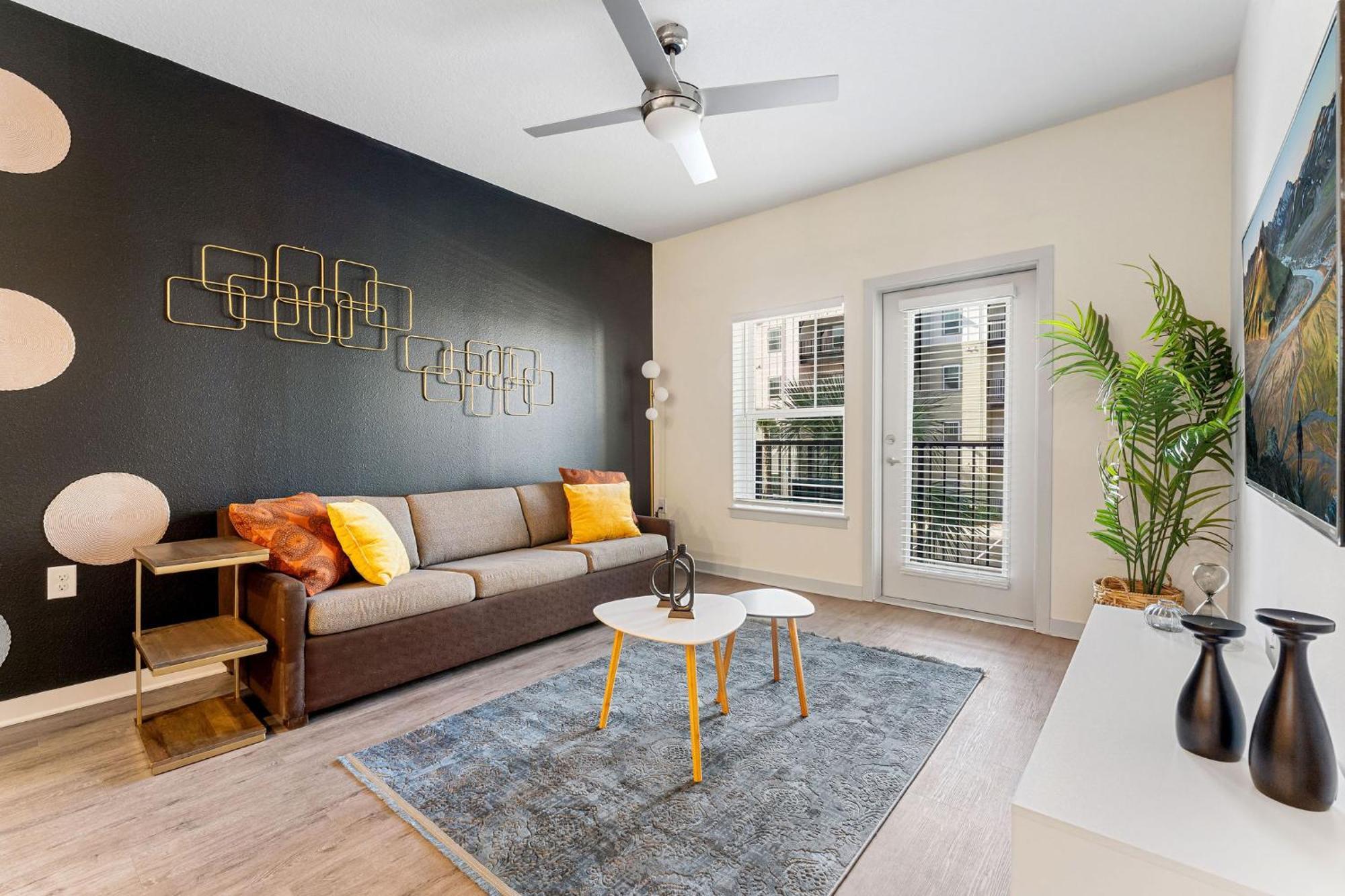 Complete Contemporary 10 Min To Parks Pets Allowed, Resort-style Amenities Apartment