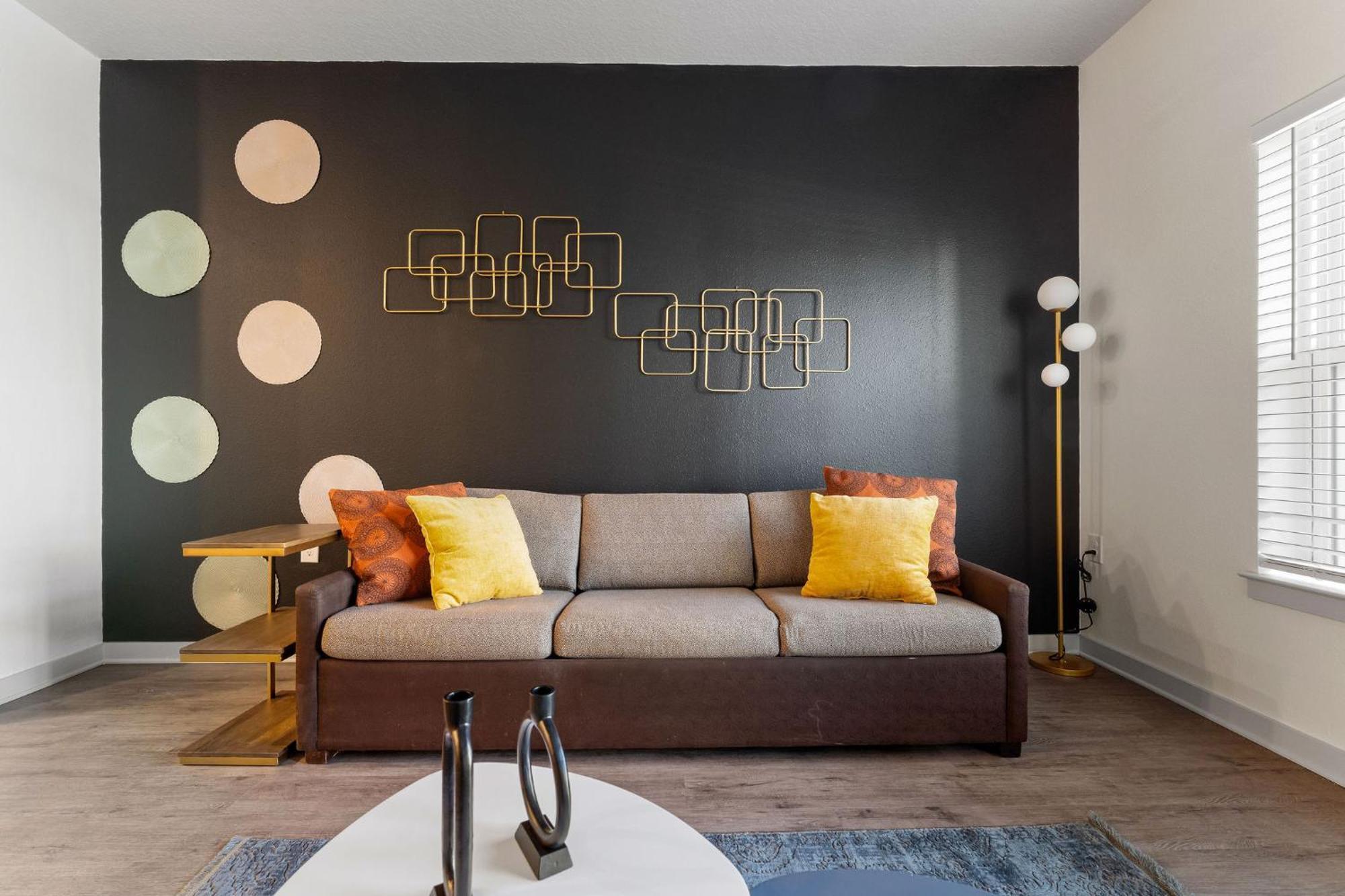 Complete Contemporary 10 Min To Parks Pets Allowed, Resort-style Amenities *