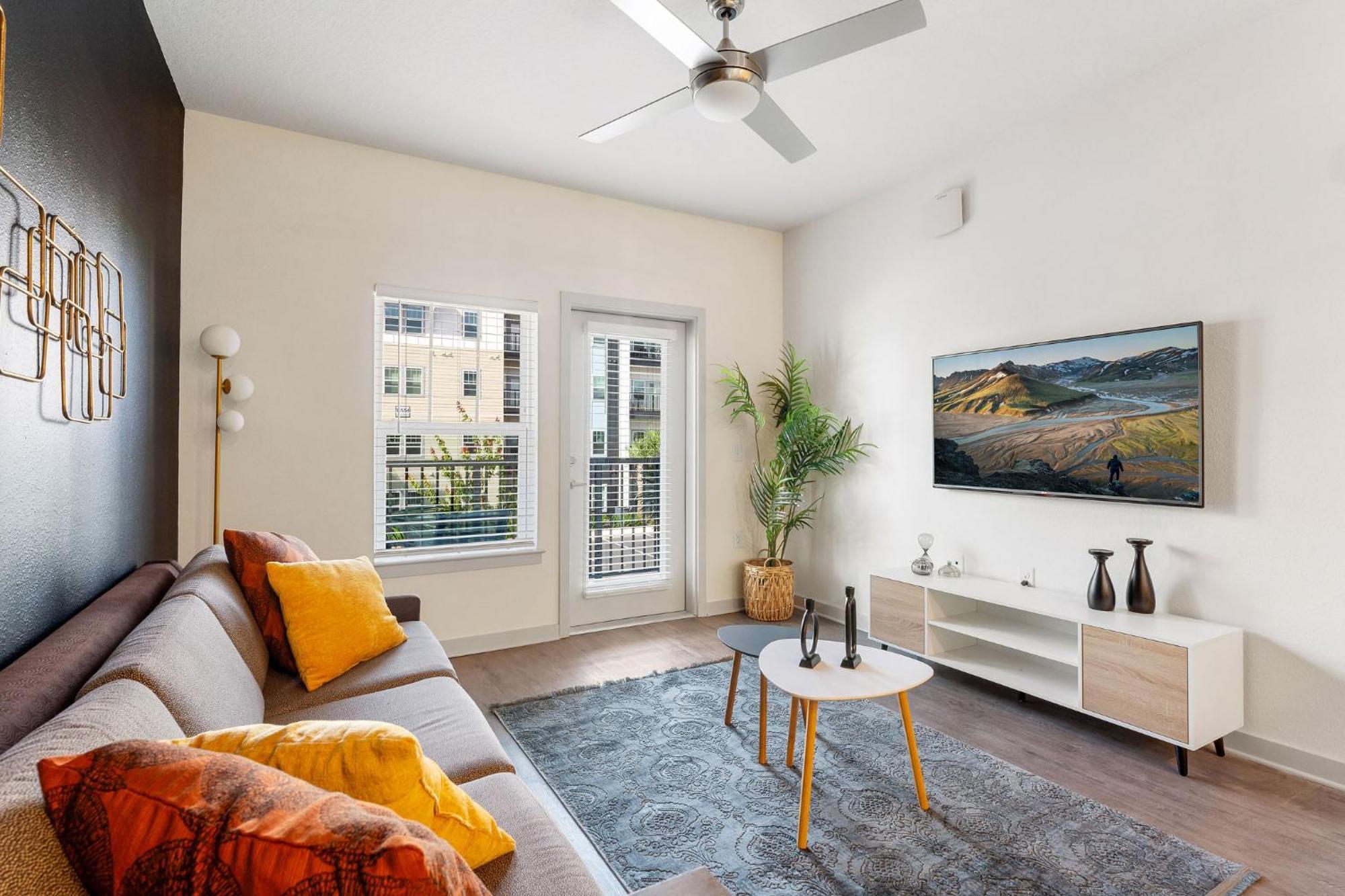 Apartment Complete Contemporary 10 Min To Parks Pets Allowed, Resort-style Amenities *