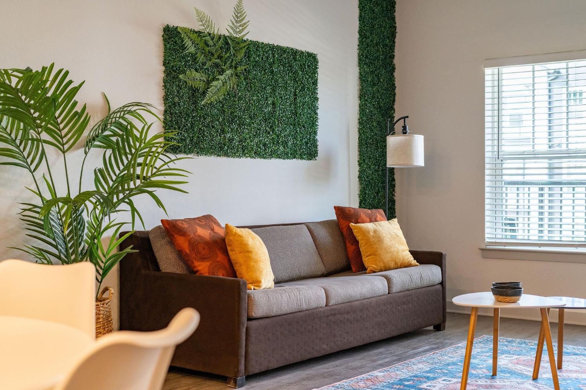 Complete Lush 10 Min To Parks Pets Allowed, Resort-style Amenities Apartment *