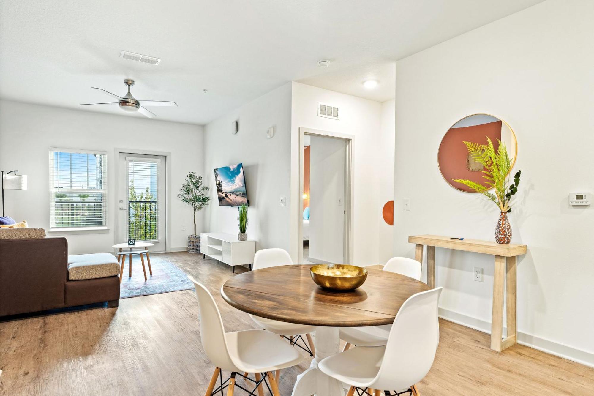 Complete Vibrant 10 Min To Parks Pet-friendly Resort-style Amenities