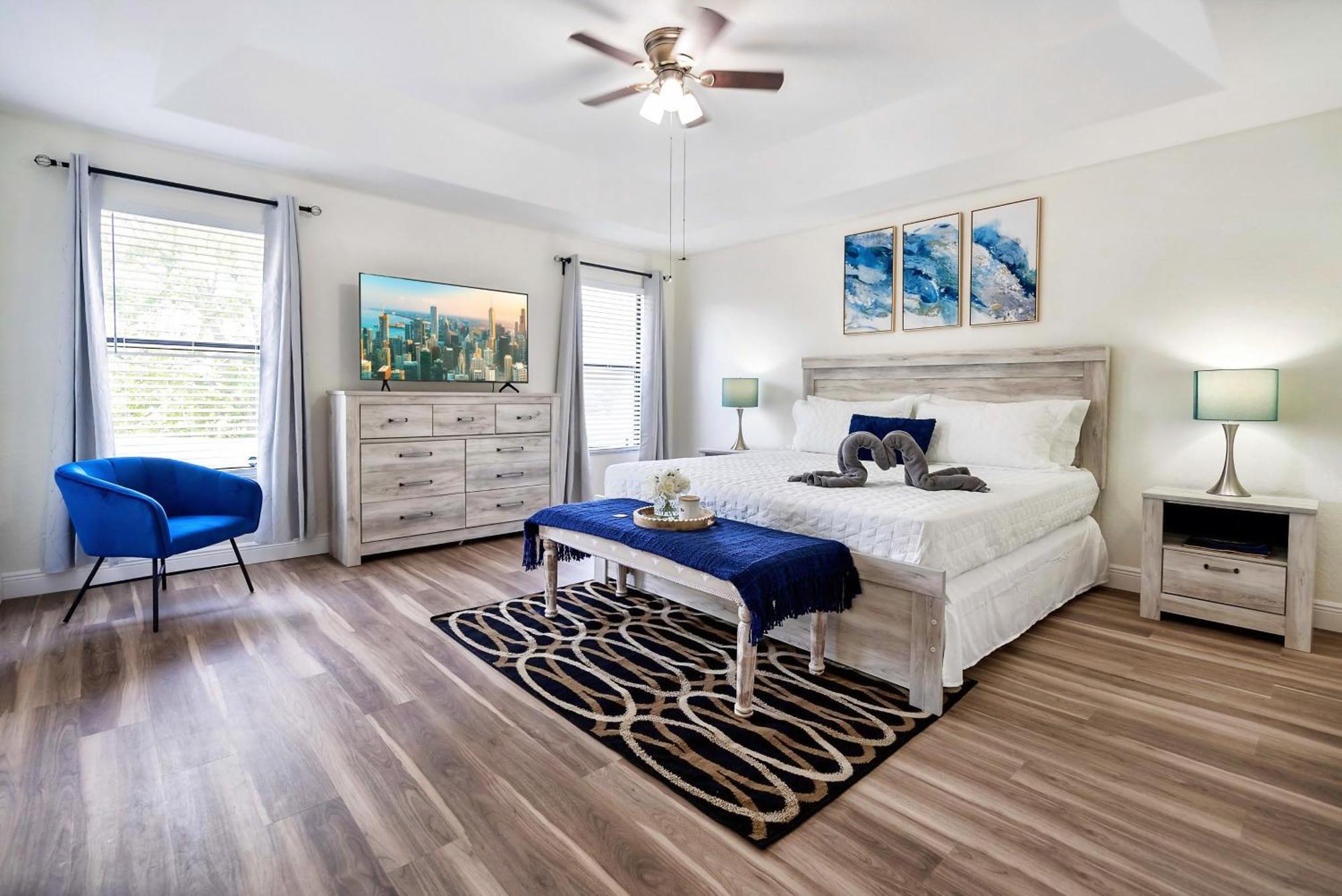 Luxury High Grove 4bds With Pool Near