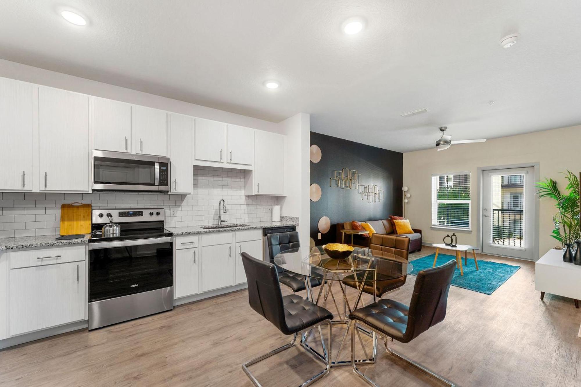 Apartment Complete Contemporary 10 Min To Parks Pets Allowed, Resort-style Amenities *